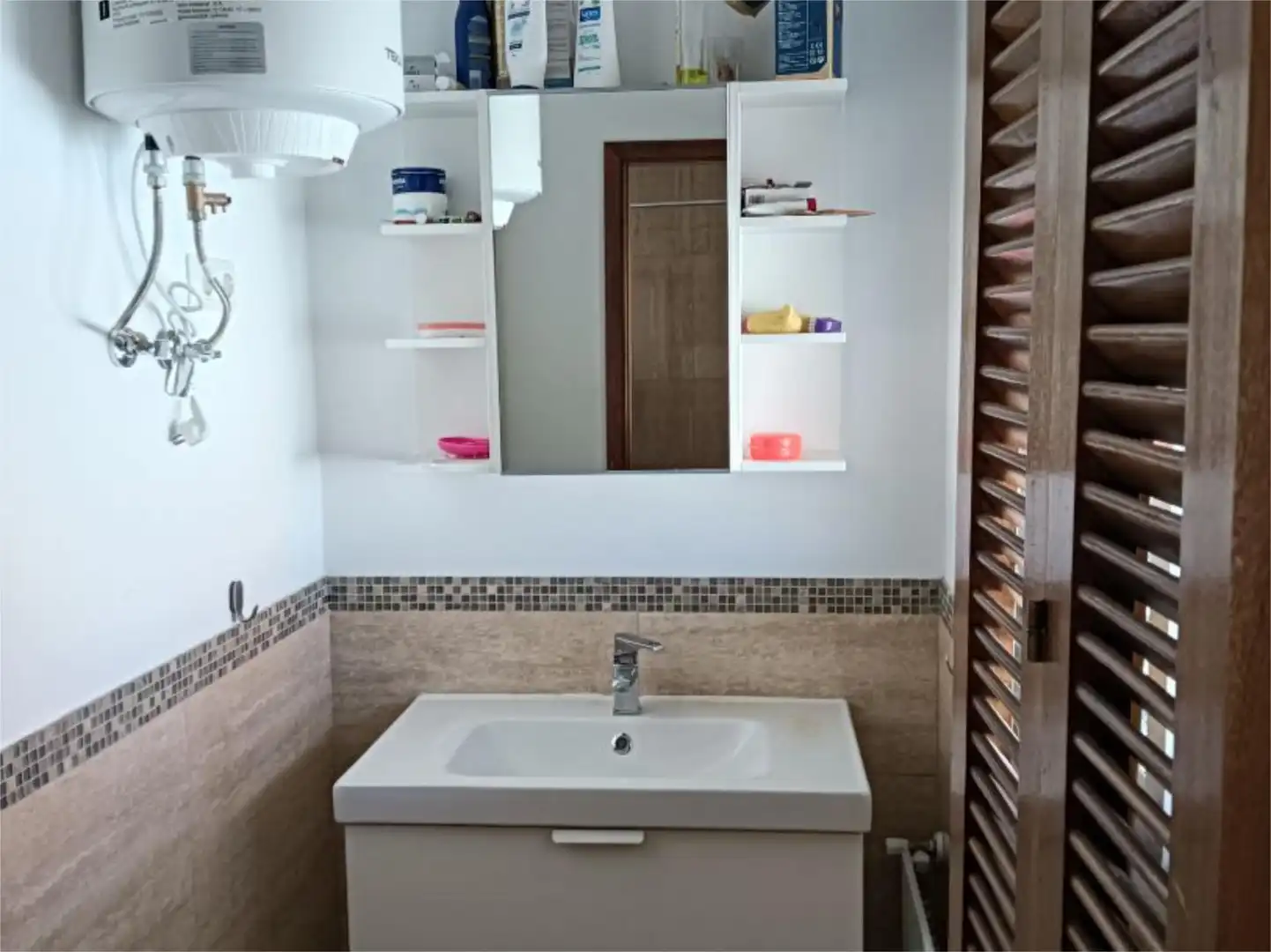 Houses for sale in Calle Enlace, 12, Pueblo Bathroom of Houses for sale in Pozuelo de Alarcón with Heating, Private garden and Terrace