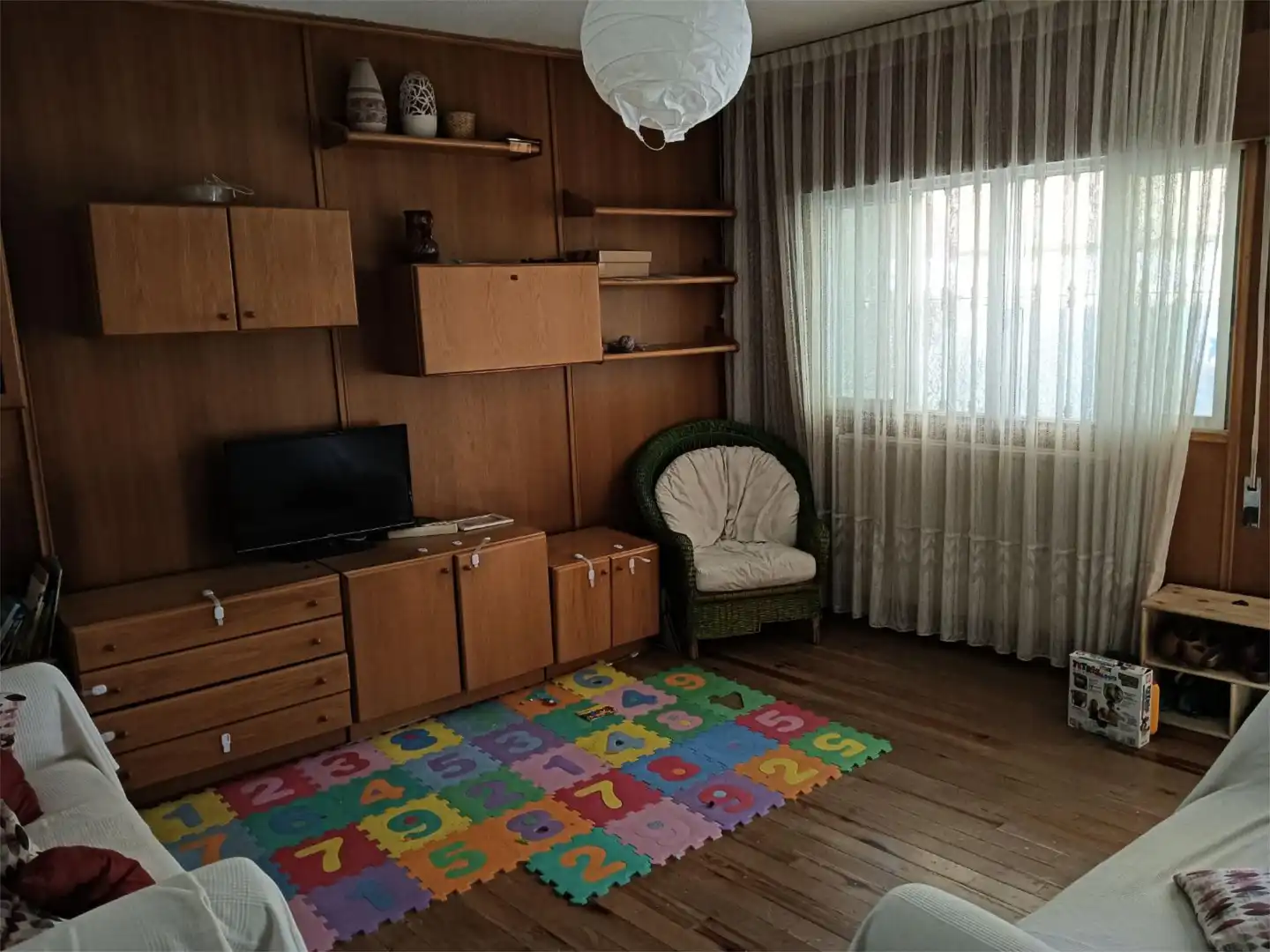 Houses for sale in Calle Enlace, 12, Pueblo Living room of Houses for sale in Pozuelo de Alarcón with Heating, Private garden and Terrace