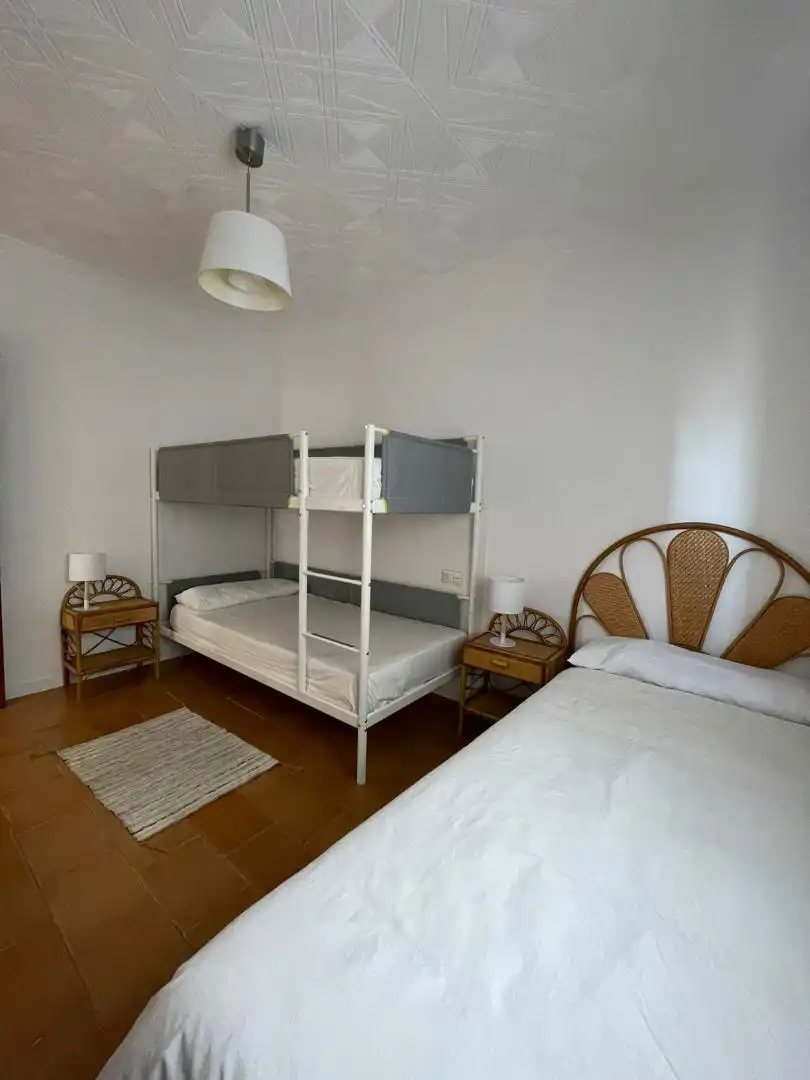 Casa adosada en venta en Calle Langostino, 16, Punta Umbría Habitación de Casa adosada en venta en Punta Umbría con Terraza y Balcón