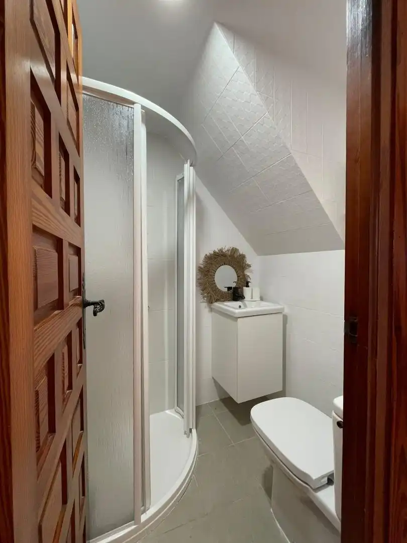 Casa adosada en venta en Calle Langostino, 16, Punta Umbría Baño de Casa adosada en venta en Punta Umbría con Terraza y Balcón