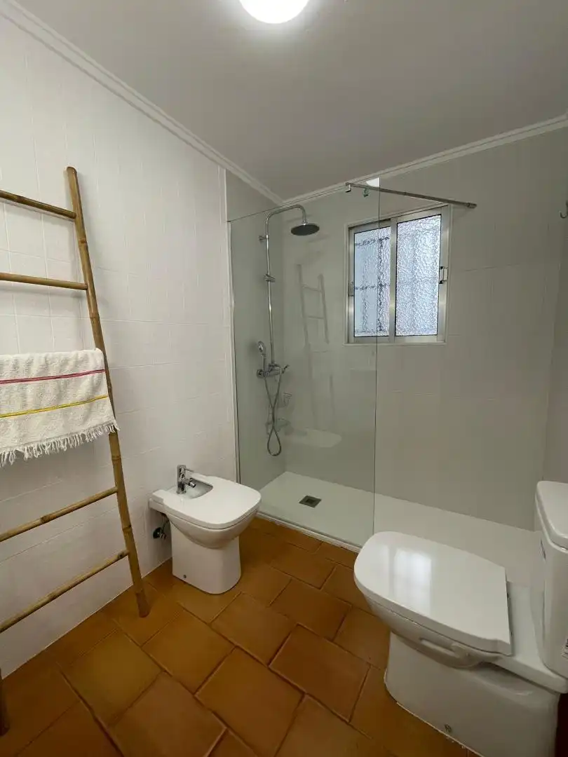 Casa adosada en venta en Calle Langostino, 16, Punta Umbría Baño de Casa adosada en venta en Punta Umbría con Terraza y Balcón
