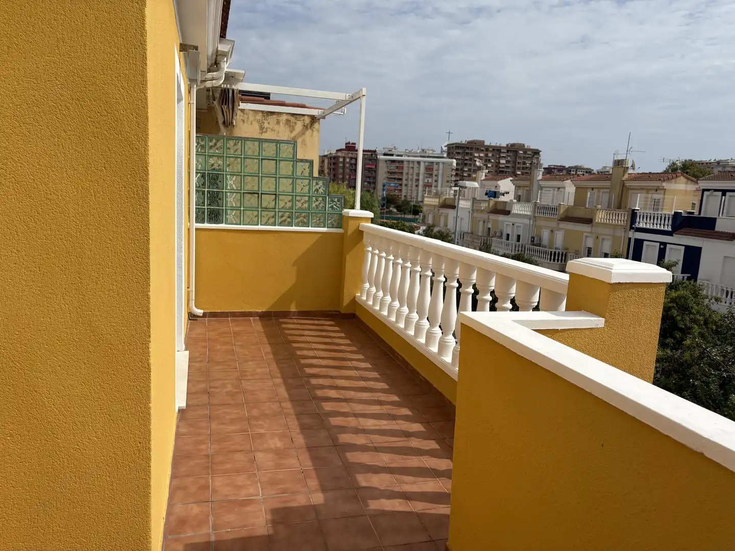 Casa adosada en venta en Carrer Albalat de la Ribera, 28, Bulevar del Xúquer Terraza de Casa adosada en venta en Cullera con Terraza, Piscina y Balcón