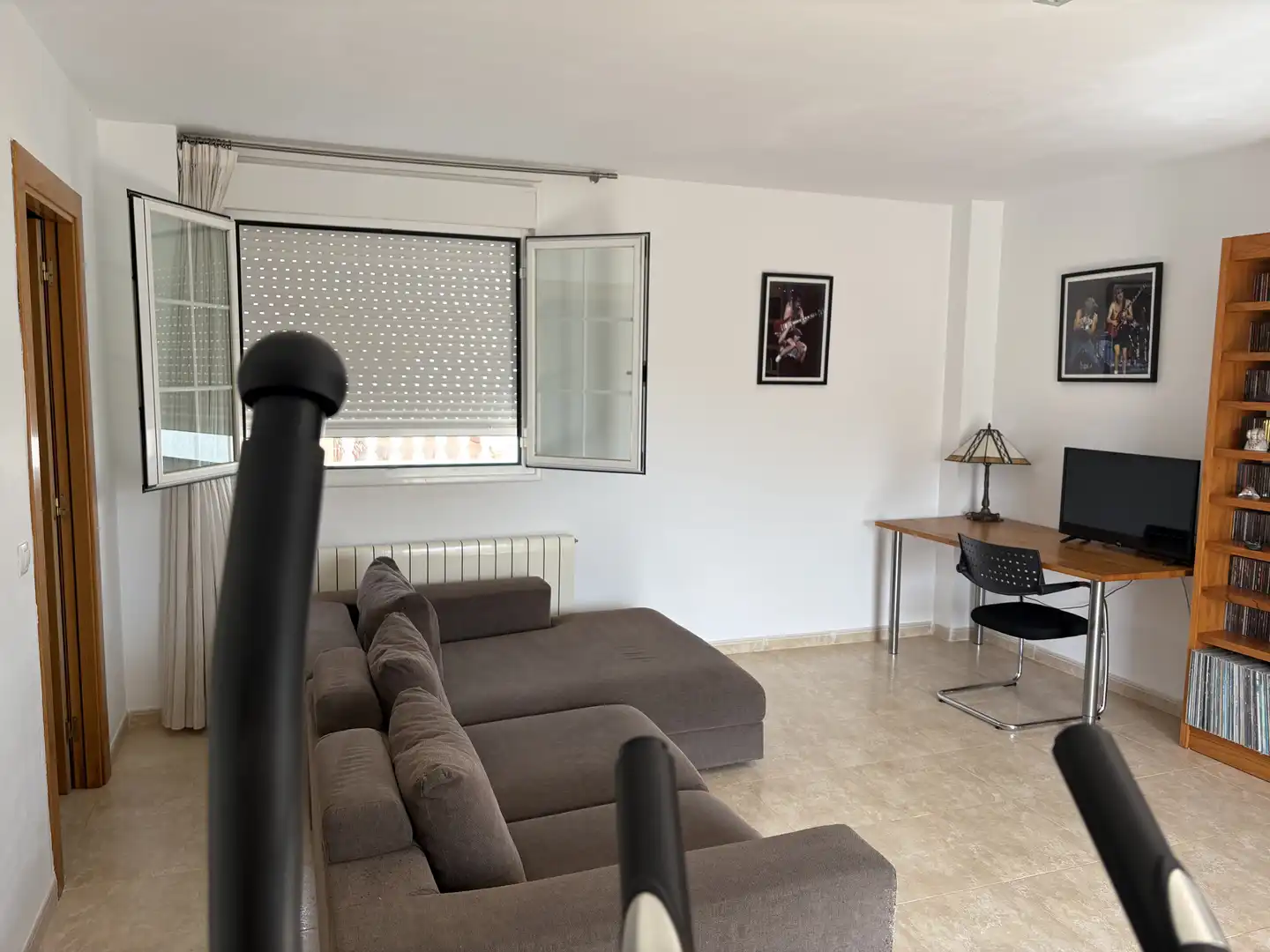 Casa adosada en venta en Carrer Albalat de la Ribera, 28, Cullera Sala de estar de Casa adosada en venta en Cullera con Terraza, Piscina y Balcón