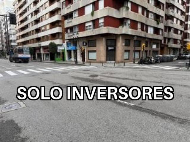 Local comercial en Venta en Calle Ramón y Cajal, 10 en Barrio del Centro