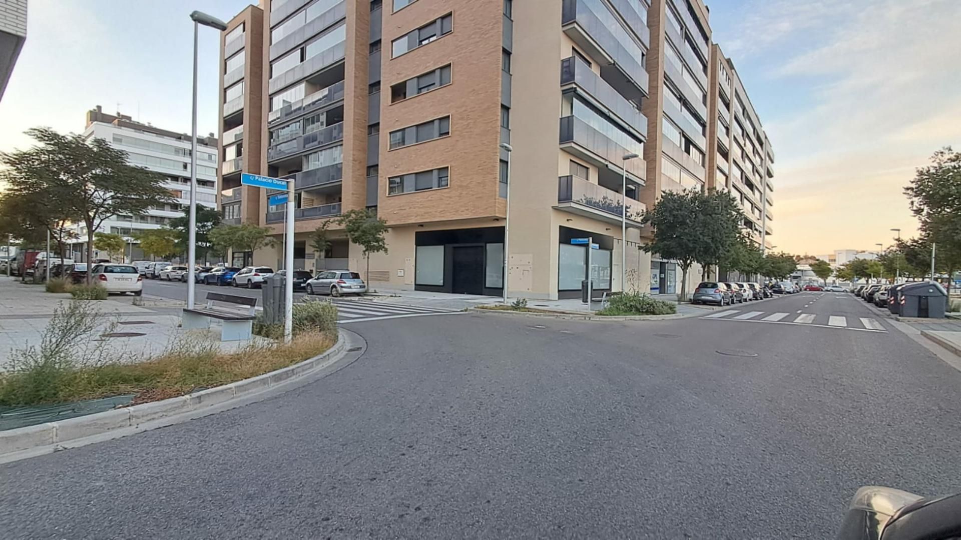 Vista exterior de Local en venda en  Zaragoza Capital amb Aire condicionat i Calefacció