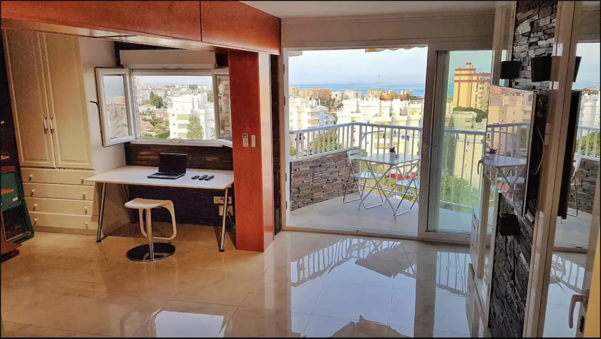 Pis de lloguer a Calle Luis Vives, 3, Solymar Dormitori de Pis de lloguer en Benalmádena amb Aire condicionat, Calefacció i Jardí privat