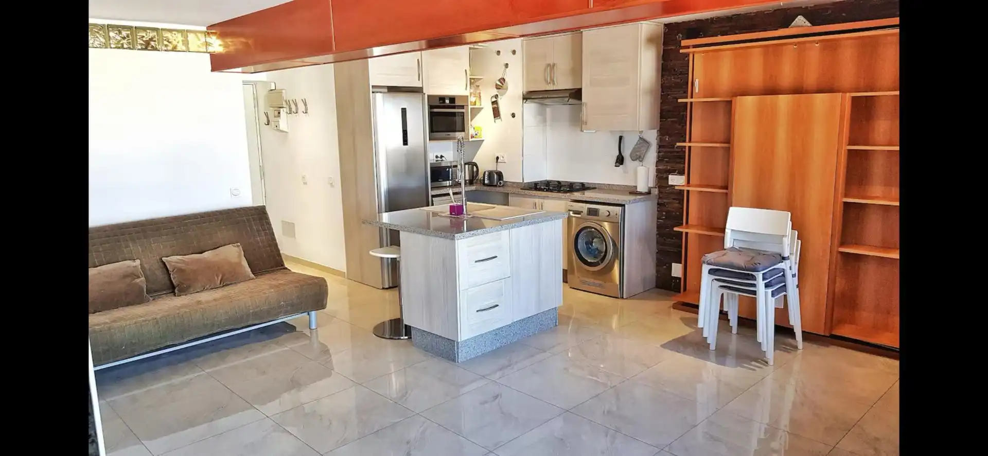 Pis de lloguer a Calle Luis Vives, 3, Solymar Cuina de Pis de lloguer en Benalmádena amb Aire condicionat, Calefacció i Jardí privat