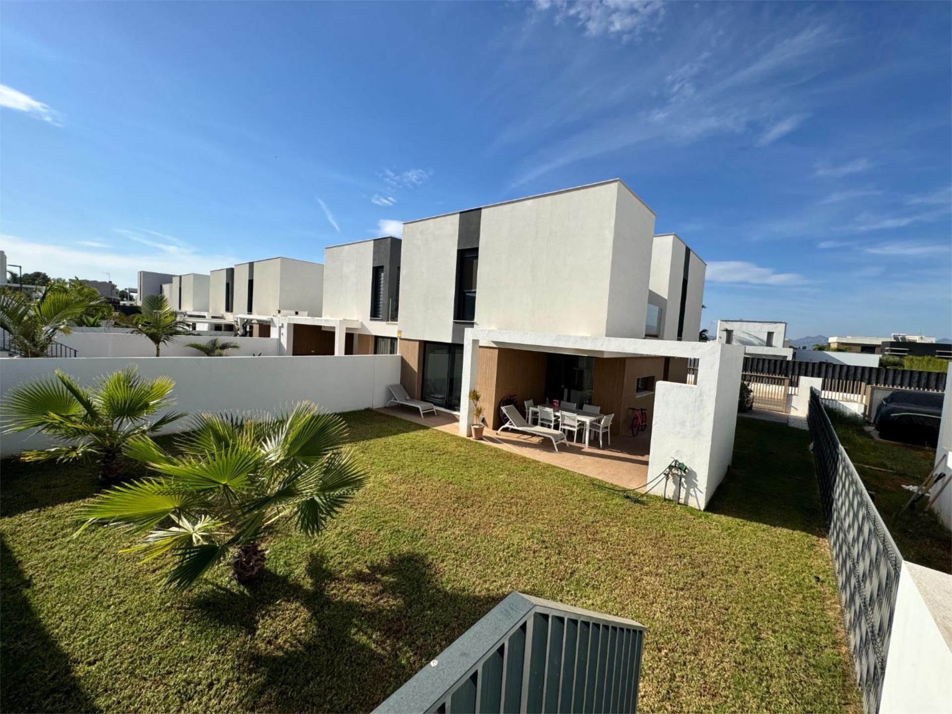 Vista exterior de Casa o xalet en venda en Bétera amb Aire condicionat, Terrassa i Piscina