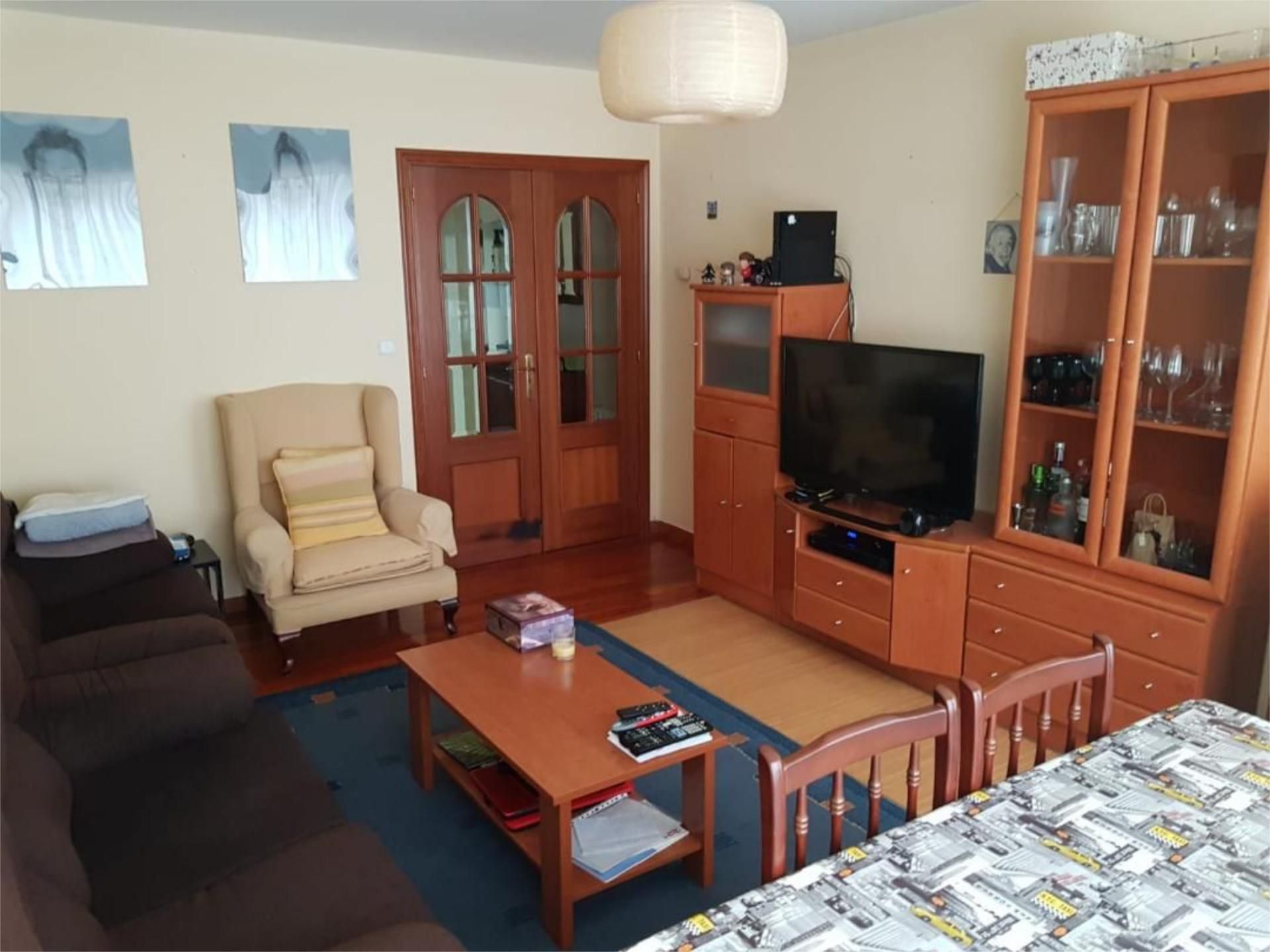 Sala de estar de Piso de alquiler en Pontevedra Capital  con Calefacción, Parquet y Amueblado