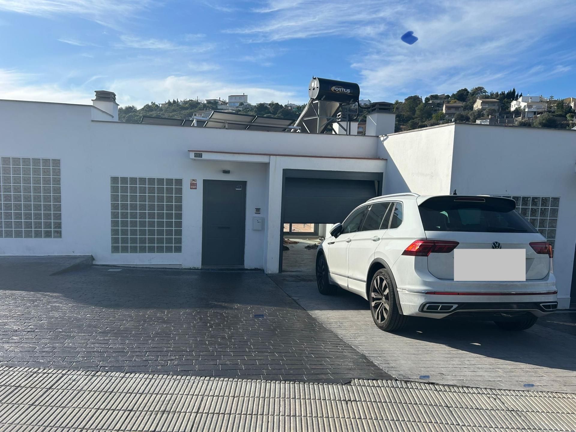 Aparcament de Casa adosada en venda en Calafell amb Terrassa, Piscina i Balcó