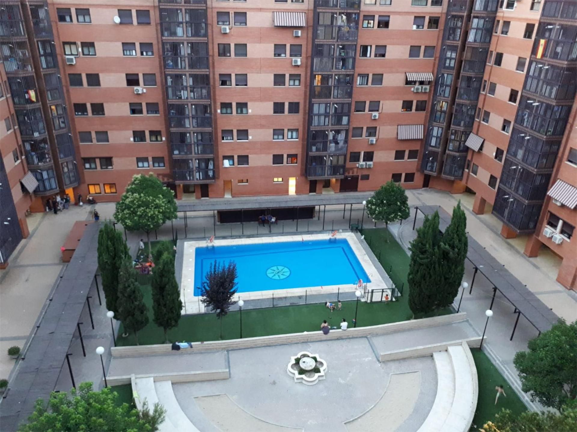 Swimming pool of Flat to rent in  Madrid Capital  with Air Conditioner, Heating and Parquet flooring