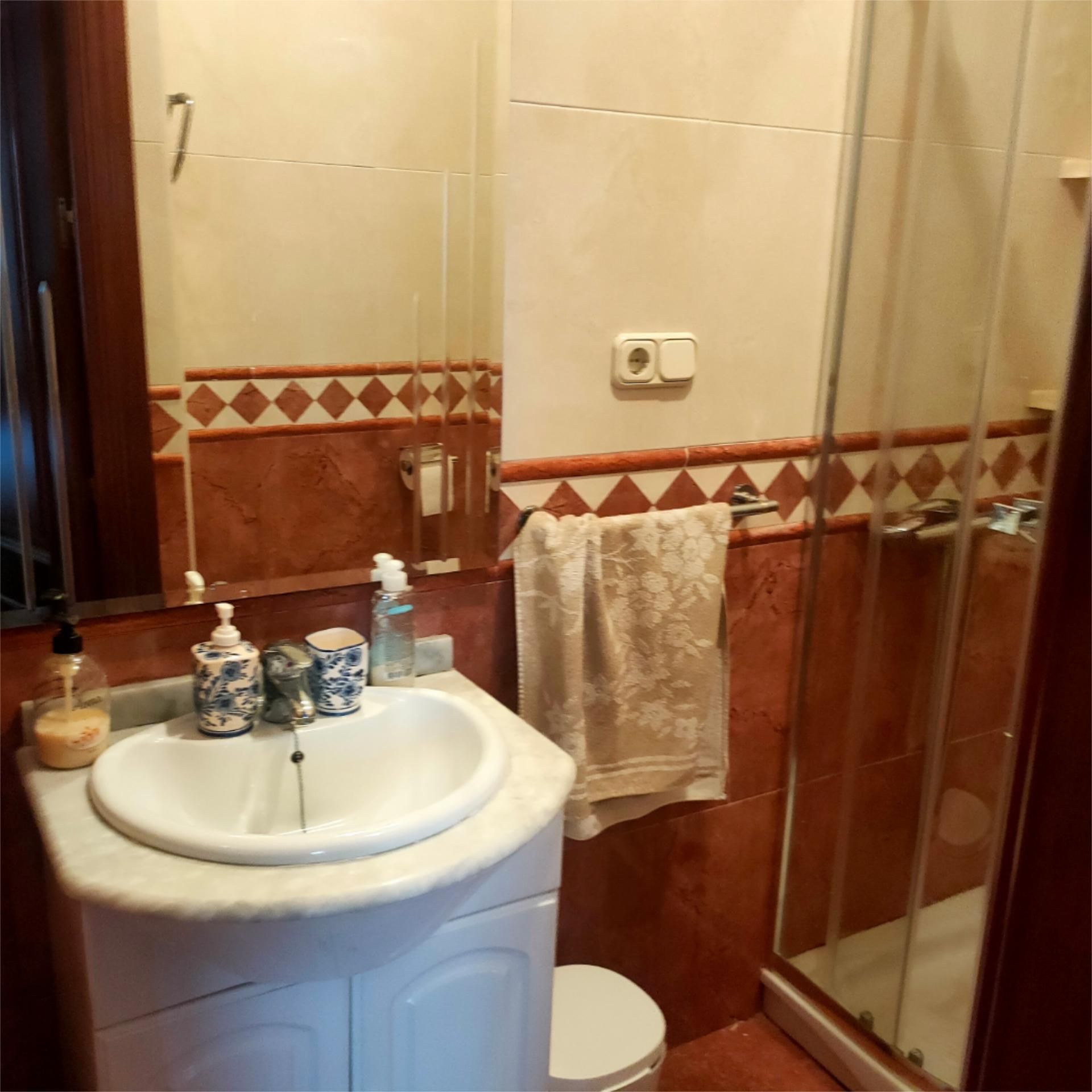 Bany de Apartament de lloguer en Alhaurín de la Torre amb Aire condicionat, Moblat i Rentadora