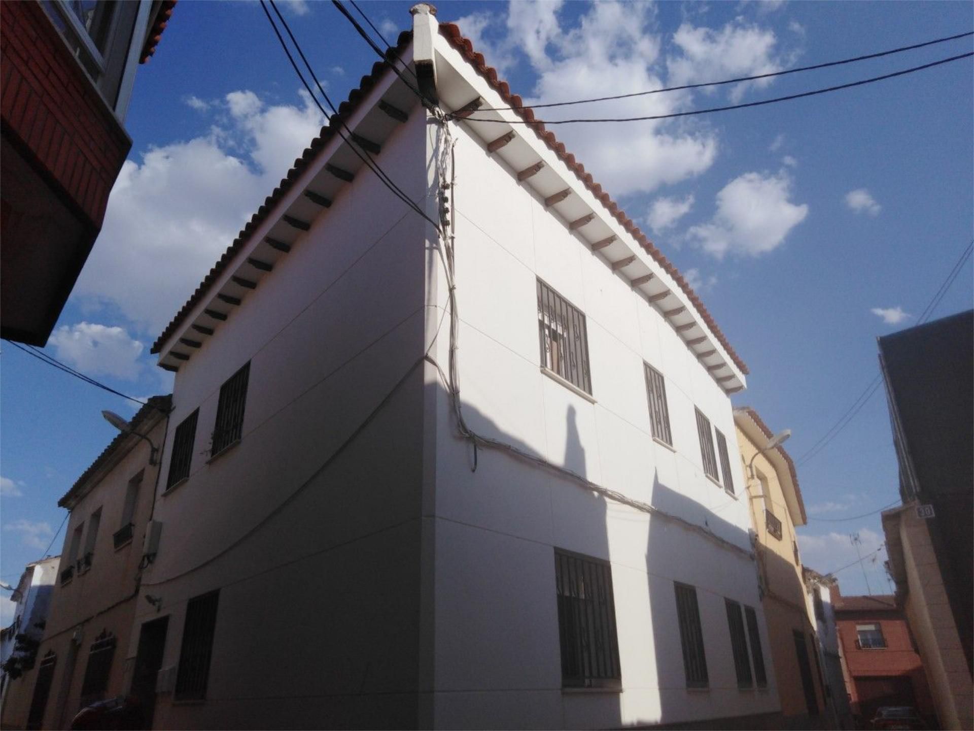 Exterior view of Single-family semi-detached for sale in Dosbarrios  with Storage room and Furnished