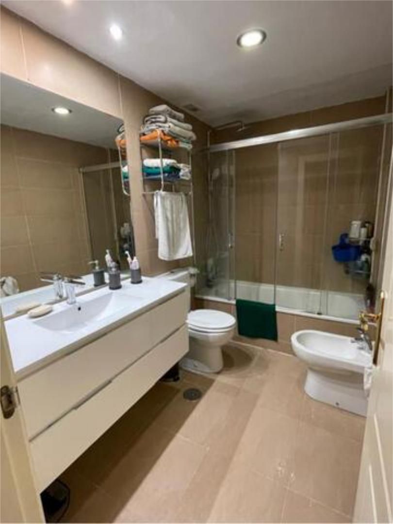 Flat for sale in Hospital Bathroom of Flat for sale in Valdemoro  with Swimming Pool