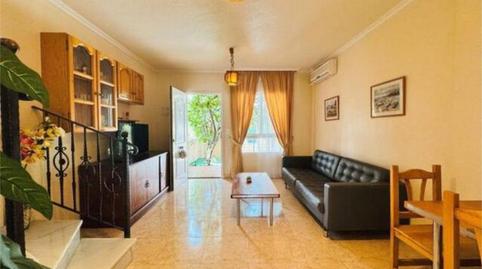 Foto 2 de Casa adosada en venda a Zona los Frutales, Alicante