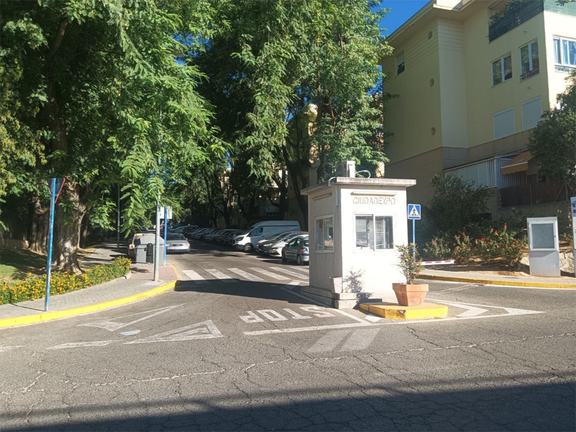 Exterior view of Flat for sale in Mairena del Aljarafe  with Air Conditioner, Terrace and Swimming Pool