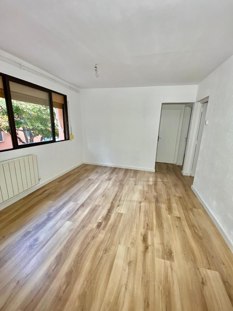 Dormitori de Pis de lloguer en Montgat amb Calefacció, Parquet i Traster