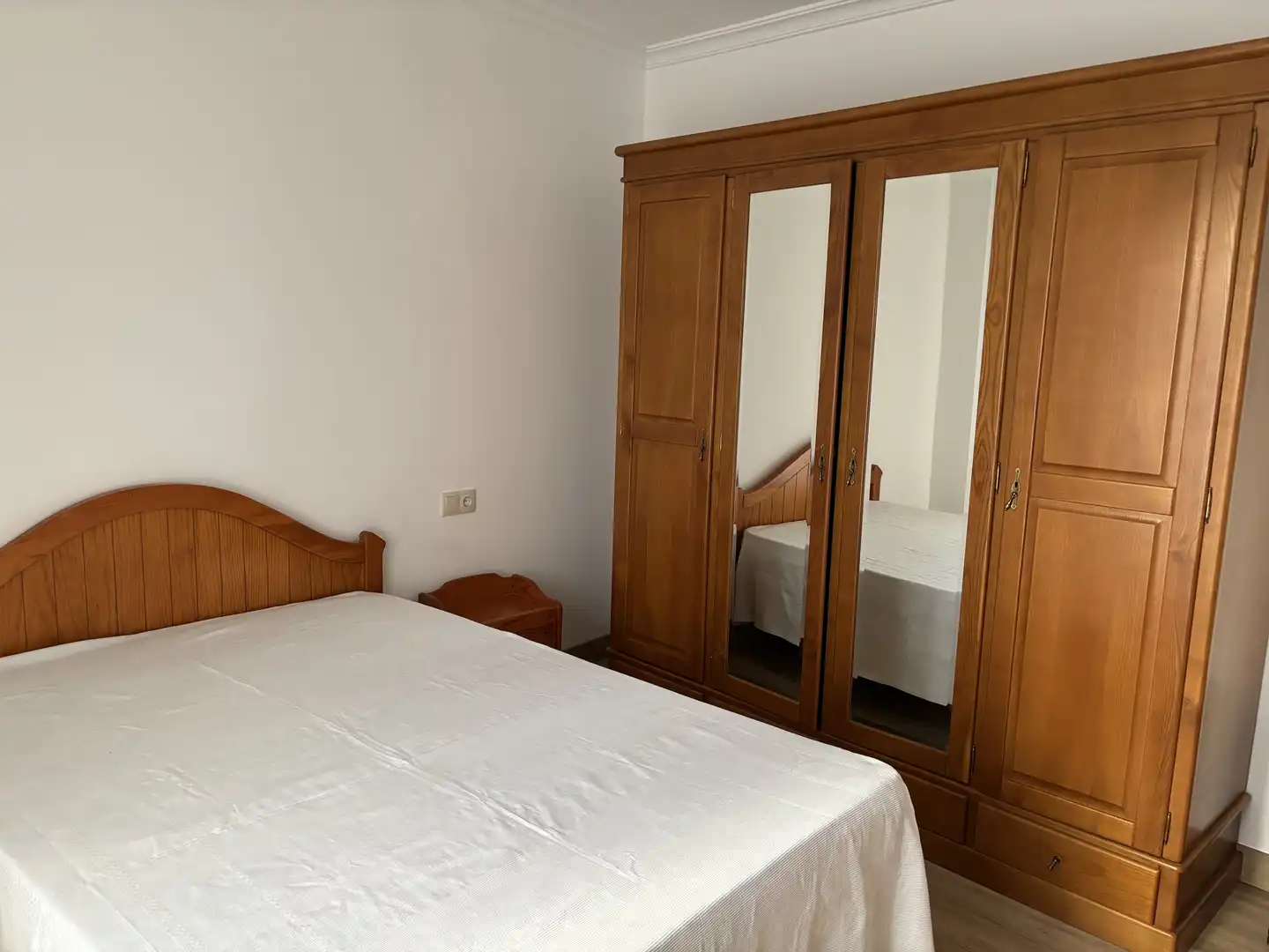 Habitació a Rúa Almirante Matos, 6, Campo da Torre - Mollabao Dormitori de Pis per a compartir en Pontevedra Capital amb Calefacció, Traster i Moblat