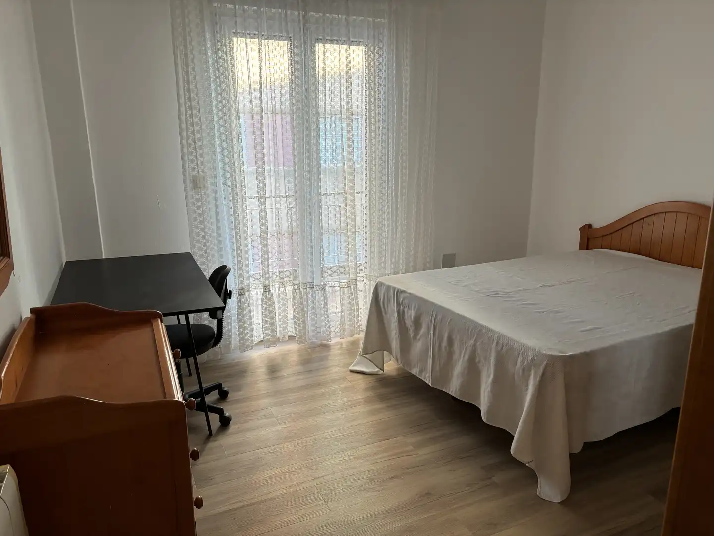 Habitació a Rúa Almirante Matos, 6, Campo da Torre - Mollabao Dormitori de Pis per a compartir en Pontevedra Capital amb Calefacció, Traster i Moblat