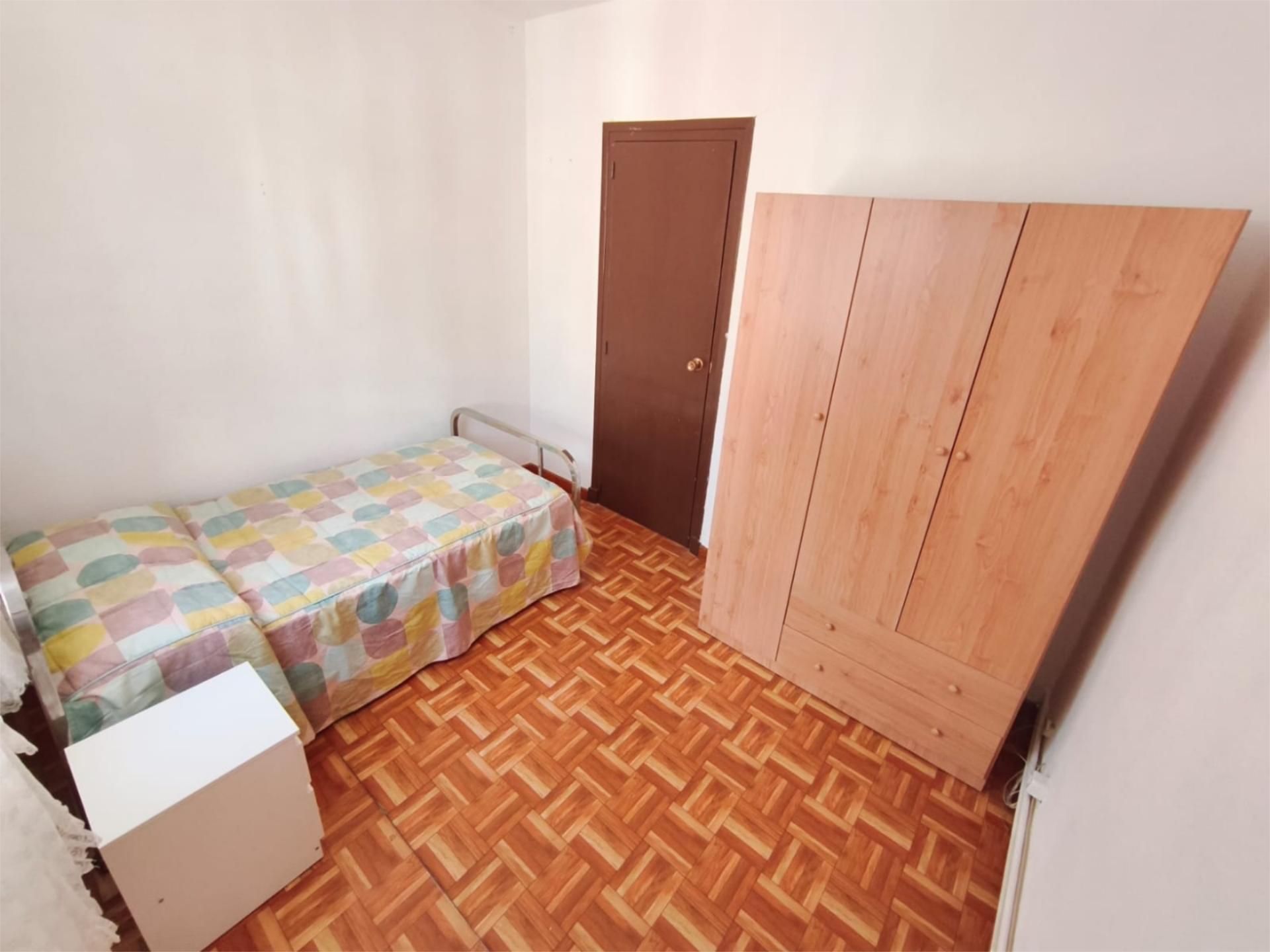 Dormitori de Pis per a compartir en  Logroño amb Calefacció, Parquet i Moblat