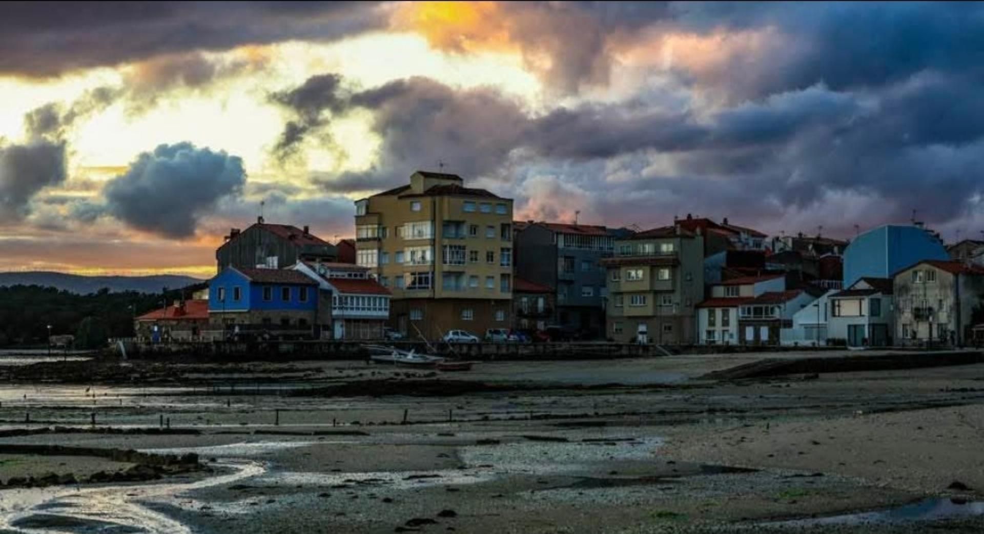 Vista exterior de Pis de lloguer en Vilagarcía de Arousa amb Calefacció, Parquet i Moblat