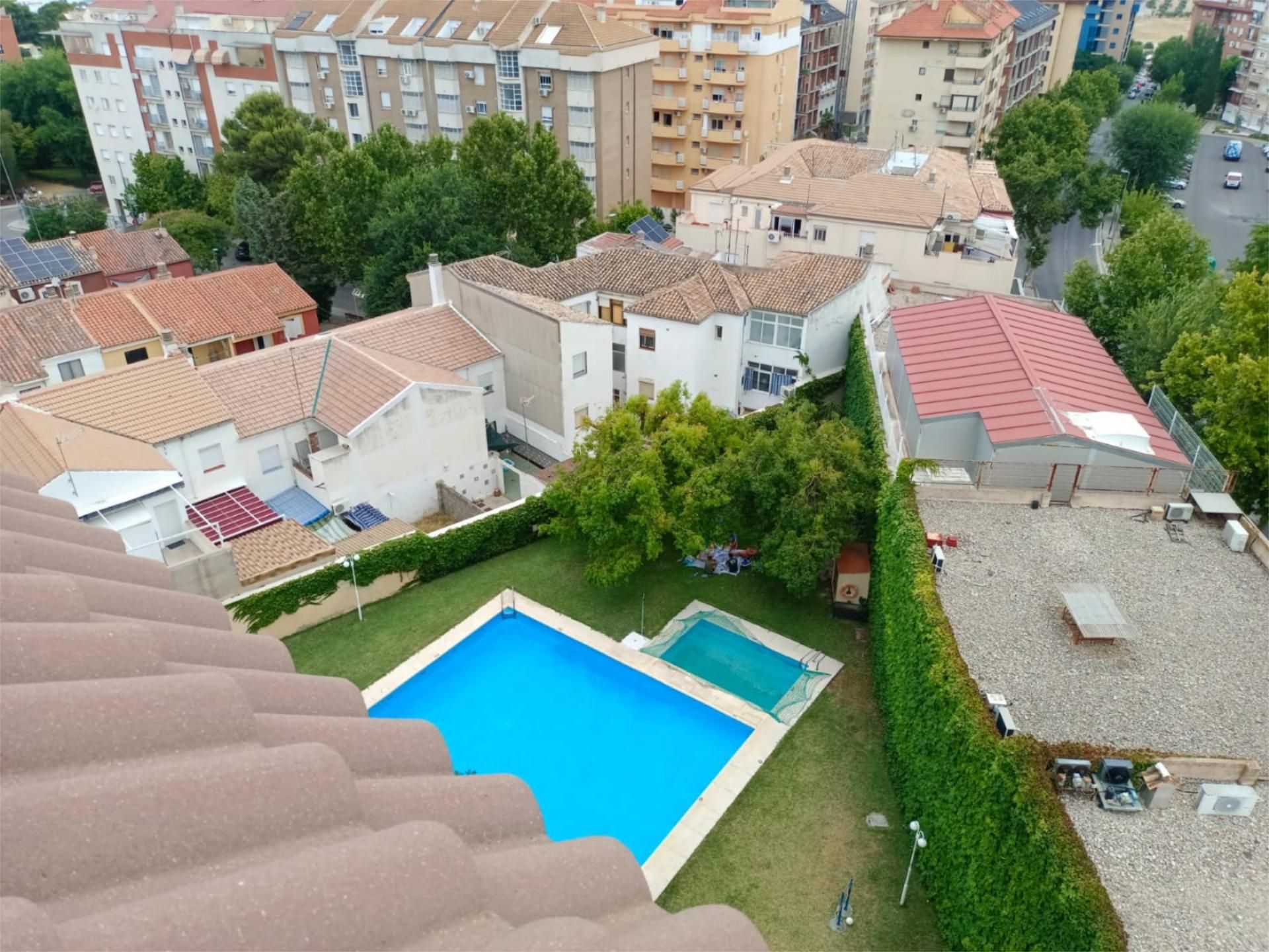 Vista exterior de Piso de alquiler en  Jaén Capital
