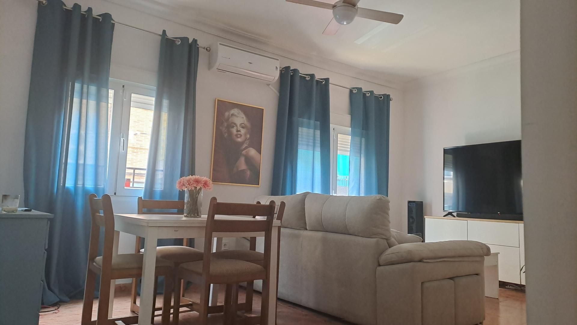 Living room of Flat for sale in  Toledo Capital  with Air Conditioner and Balcony