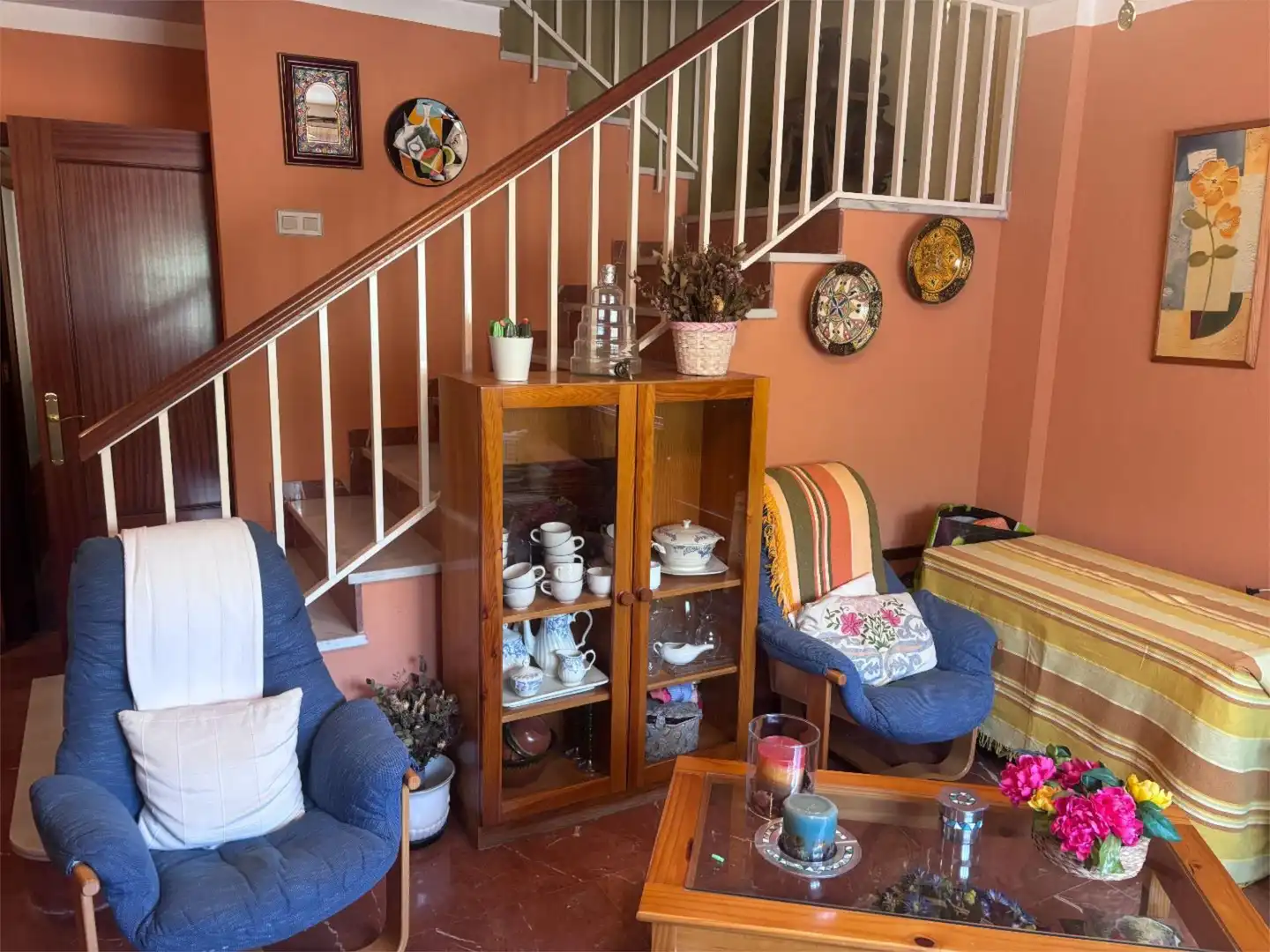 Casa adosada en venta en Calle Medidor Alonso Hernandez, 5, Los Villares Sala de estar de Casa adosada en venta en Los Villares con Terraza, Piscina y Balcón