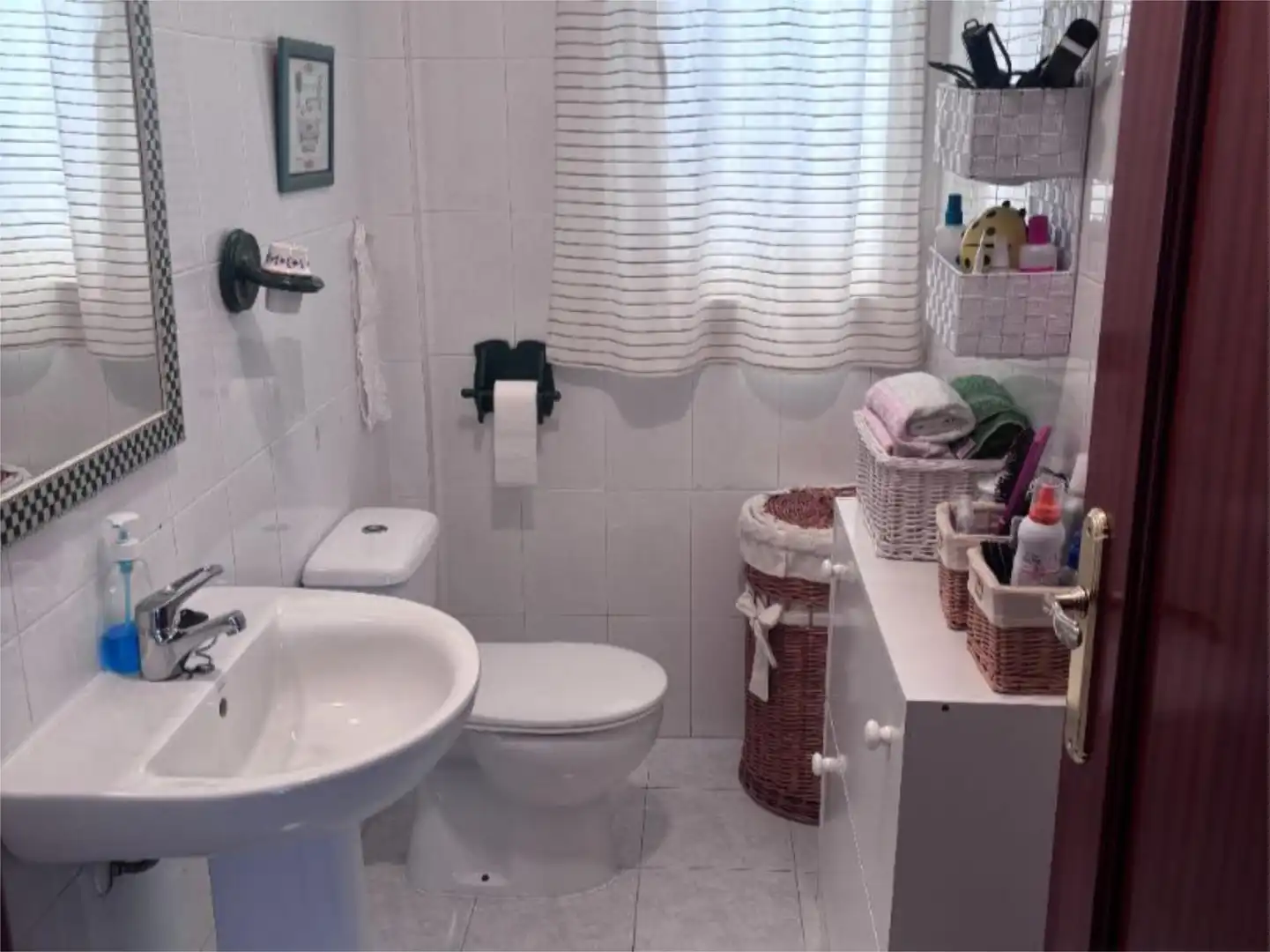Casa adosada en venta en Calle Medidor Alonso Hernandez, 5, Los Villares Baño de Casa adosada en venta en Los Villares con Terraza, Piscina y Balcón
