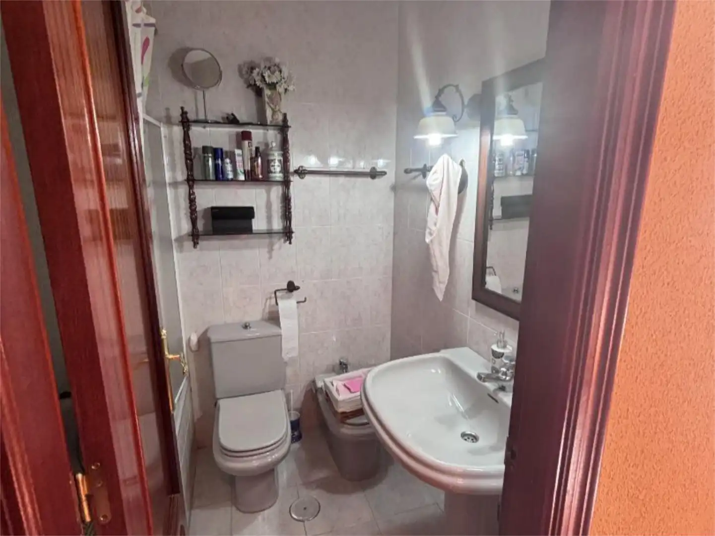 Casa adosada en venta en Calle Medidor Alonso Hernandez, 5, Los Villares Baño de Casa adosada en venta en Los Villares con Terraza, Piscina y Balcón