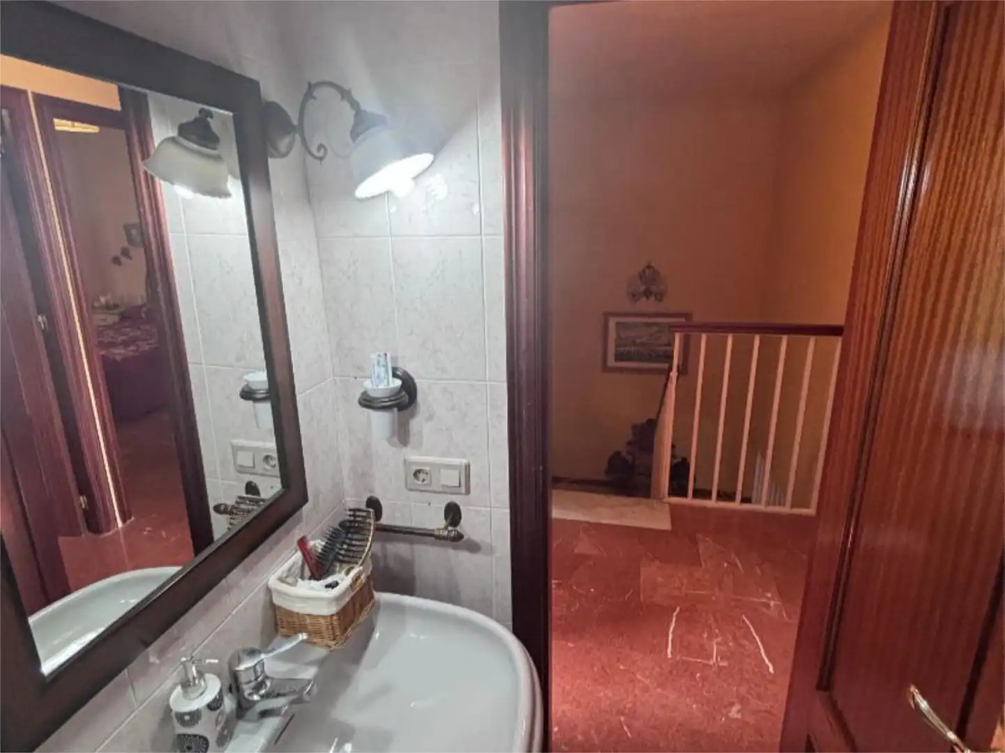 Casa adosada en venta en Calle Medidor Alonso Hernandez, 5, Los Villares Baño de Casa adosada en venta en Los Villares con Terraza, Piscina y Balcón