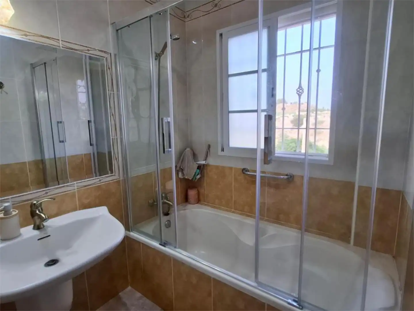Casa adosada en venta en Calle la Linea, 2, Huércal-Overa Baño de Casa adosada en venta en Huércal-Overa con Aire acondicionado, Terraza y Balcón