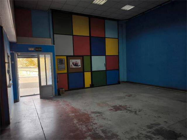 Nave industrial en Alquiler en Cadrete