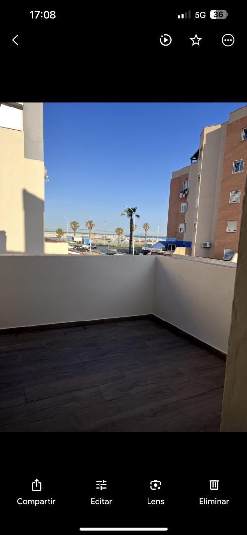 Terrassa de Casa adosada de lloguer en La Línea de la Concepción amb Jardí privat, Terrassa i Moblat