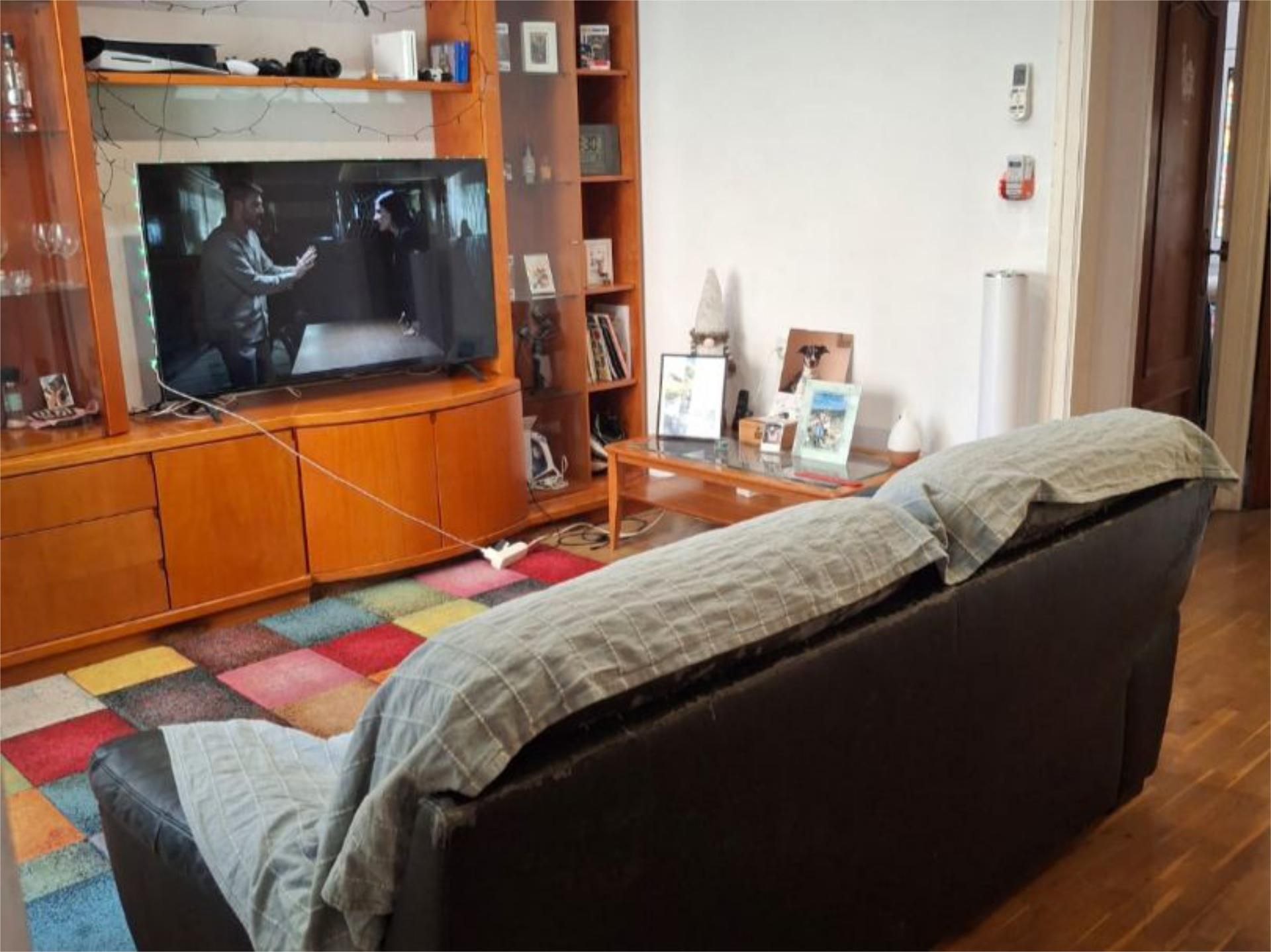 Sala d'estar de Pis en venda en Santa Coloma de Gramenet amb Aire condicionat i Balcó