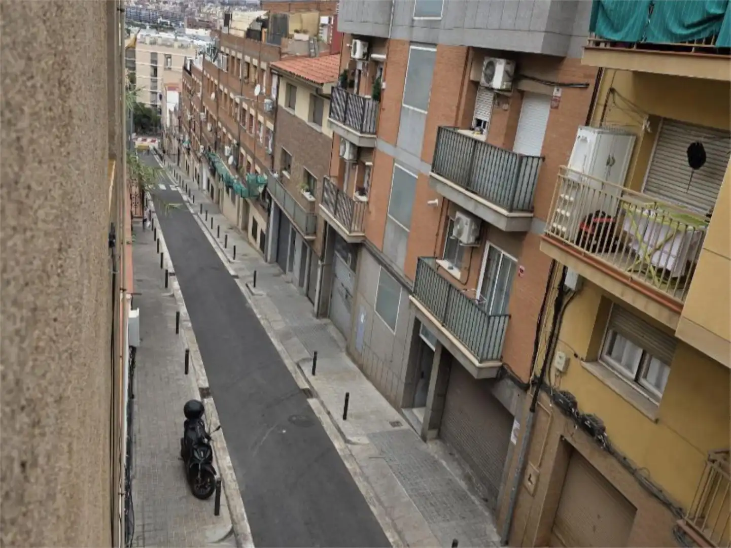 Vista exterior de Piso en venta en Santa Coloma de Gramenet con Aire acondicionado y Balcón
