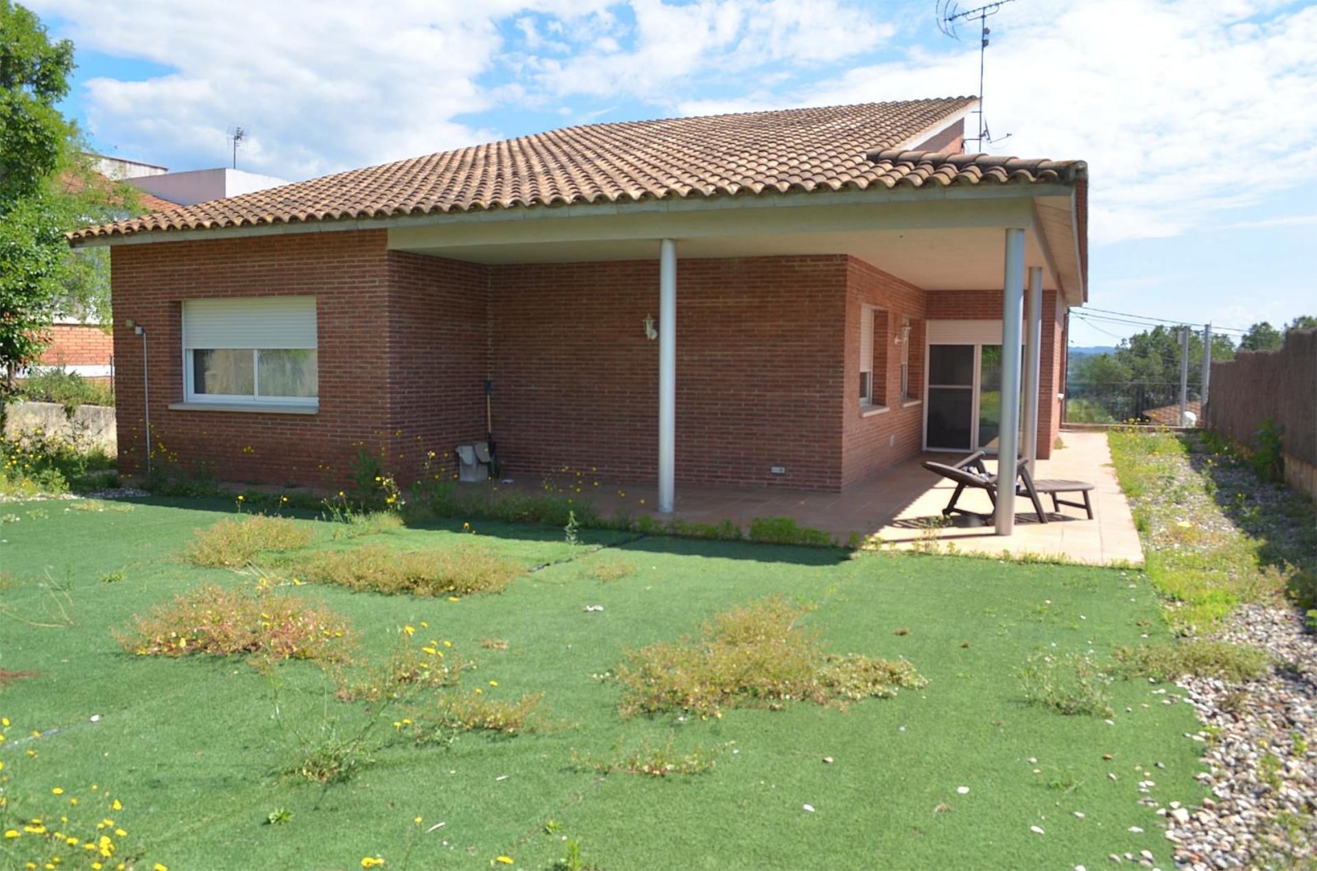 Vista exterior de Casa o xalet de lloguer en Santa Eulàlia de Ronçana amb Aire condicionat, Calefacció i Jardí privat