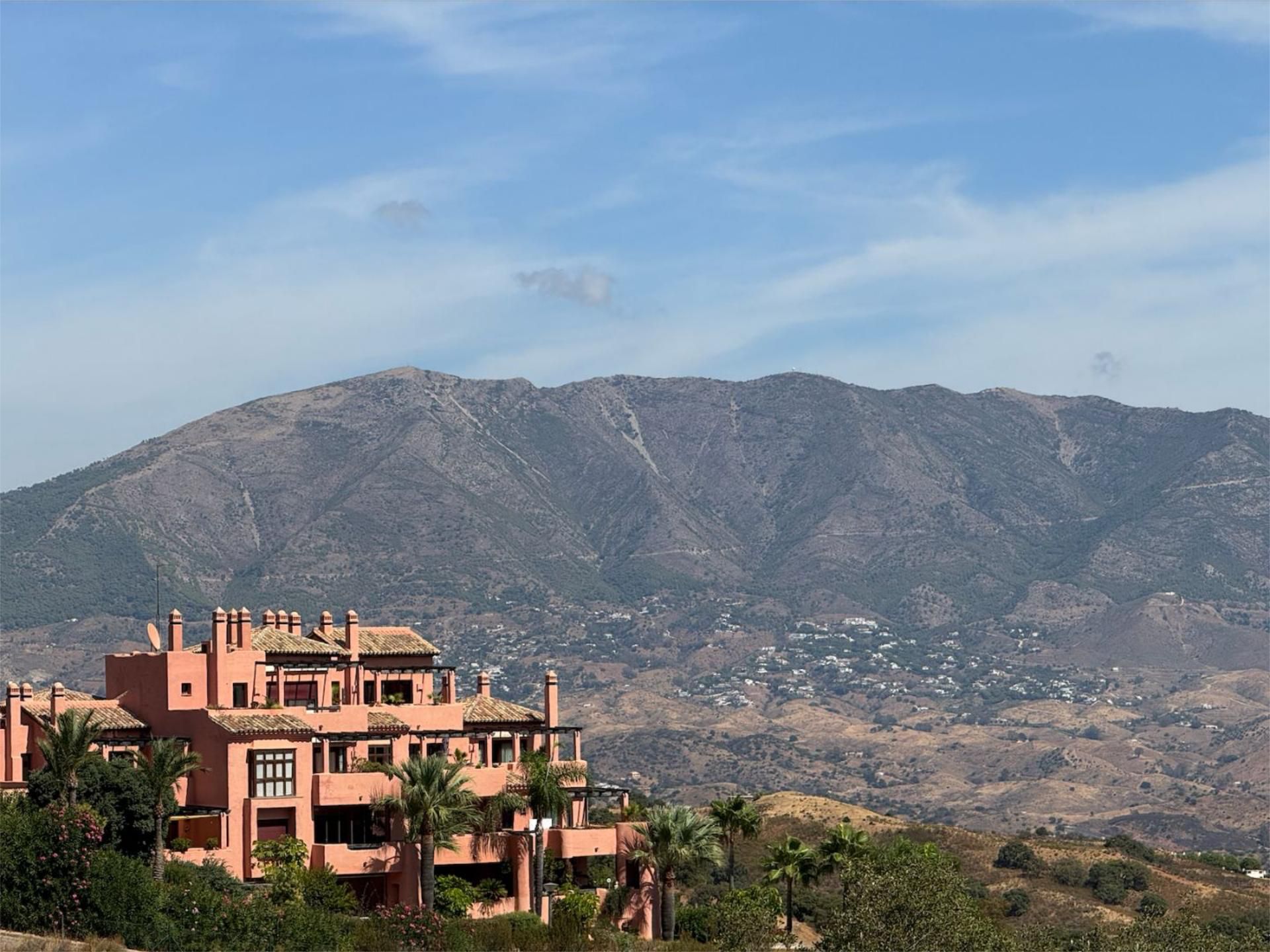 Vista exterior de Àtic en venda en Ojén