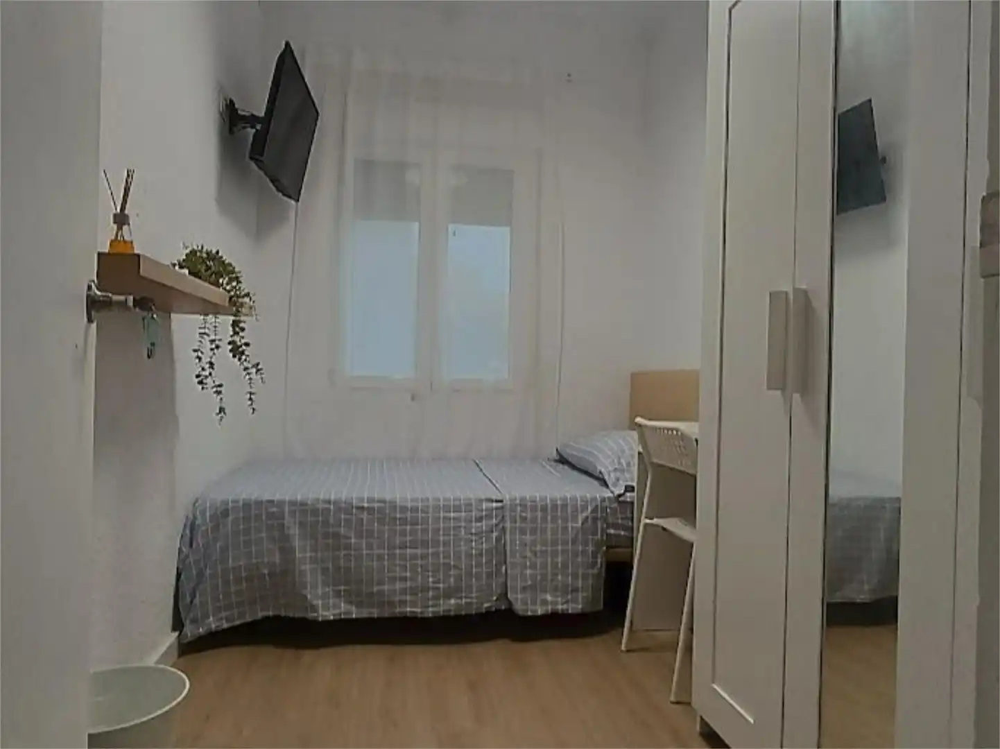 Habitación en Calle de Pedro López de Luna, 31, Ciudad Jardín - Parque Roma Habitación de Piso para compartir en Zaragoza con Calefacción, Parquet y Amueblado