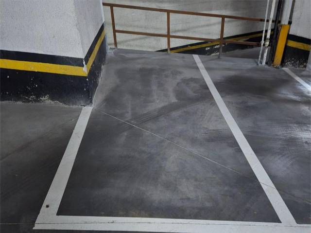 Garaje en Alquiler en Calle de Ruiz Perelló, 10 en Guindalera