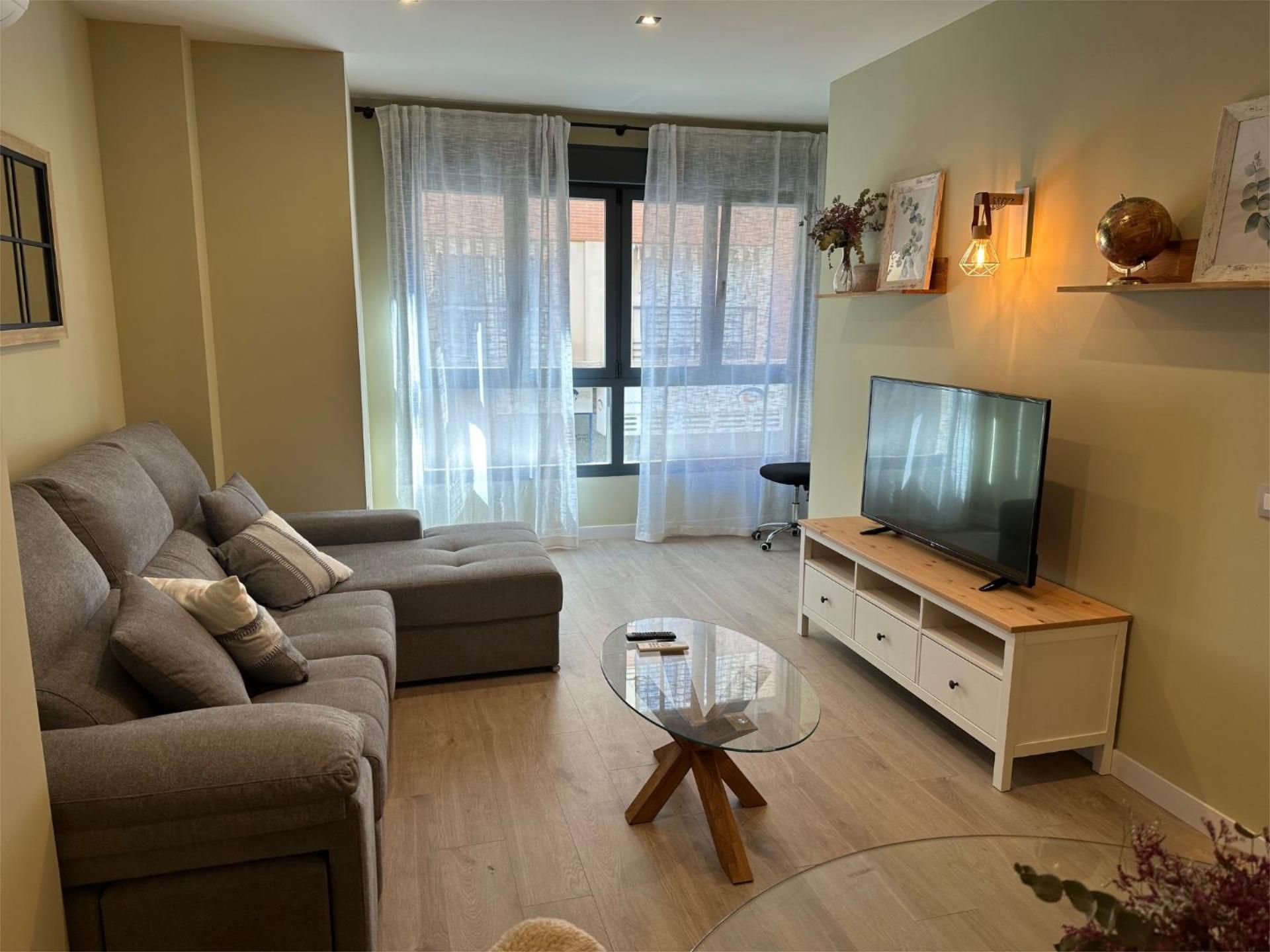 Sala d'estar de Pis de lloguer en  Sevilla Capital amb Aire condicionat, Calefacció i Parquet