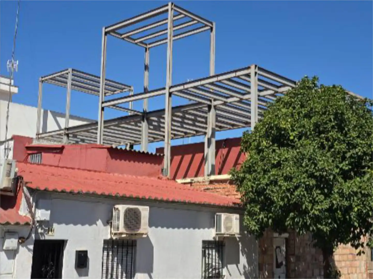 Außenansicht von Einfamilien-Reihenhaus zum Verkauf in  Sevilla Capital