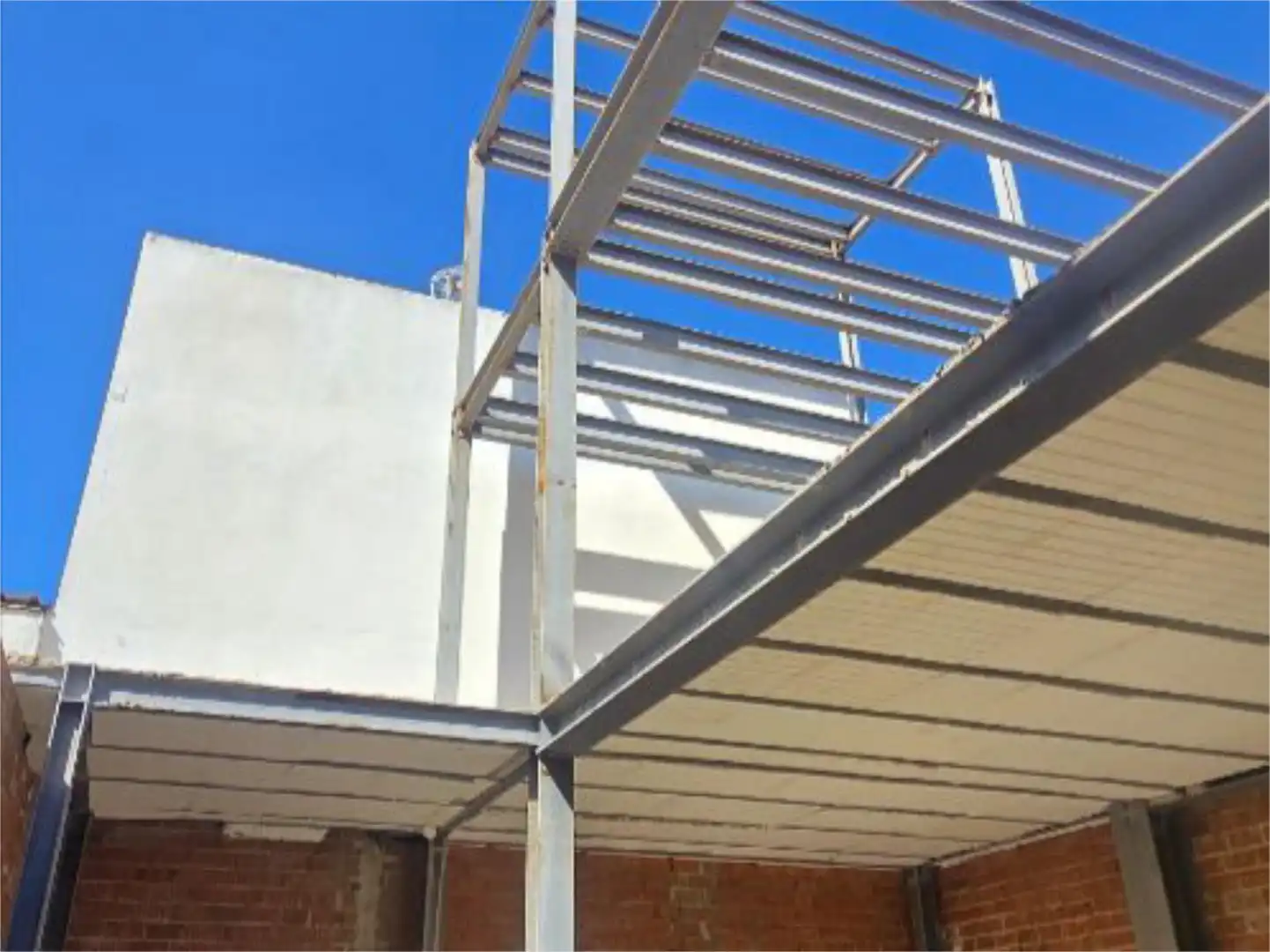 Außenansicht von Einfamilien-Reihenhaus zum Verkauf in  Sevilla Capital