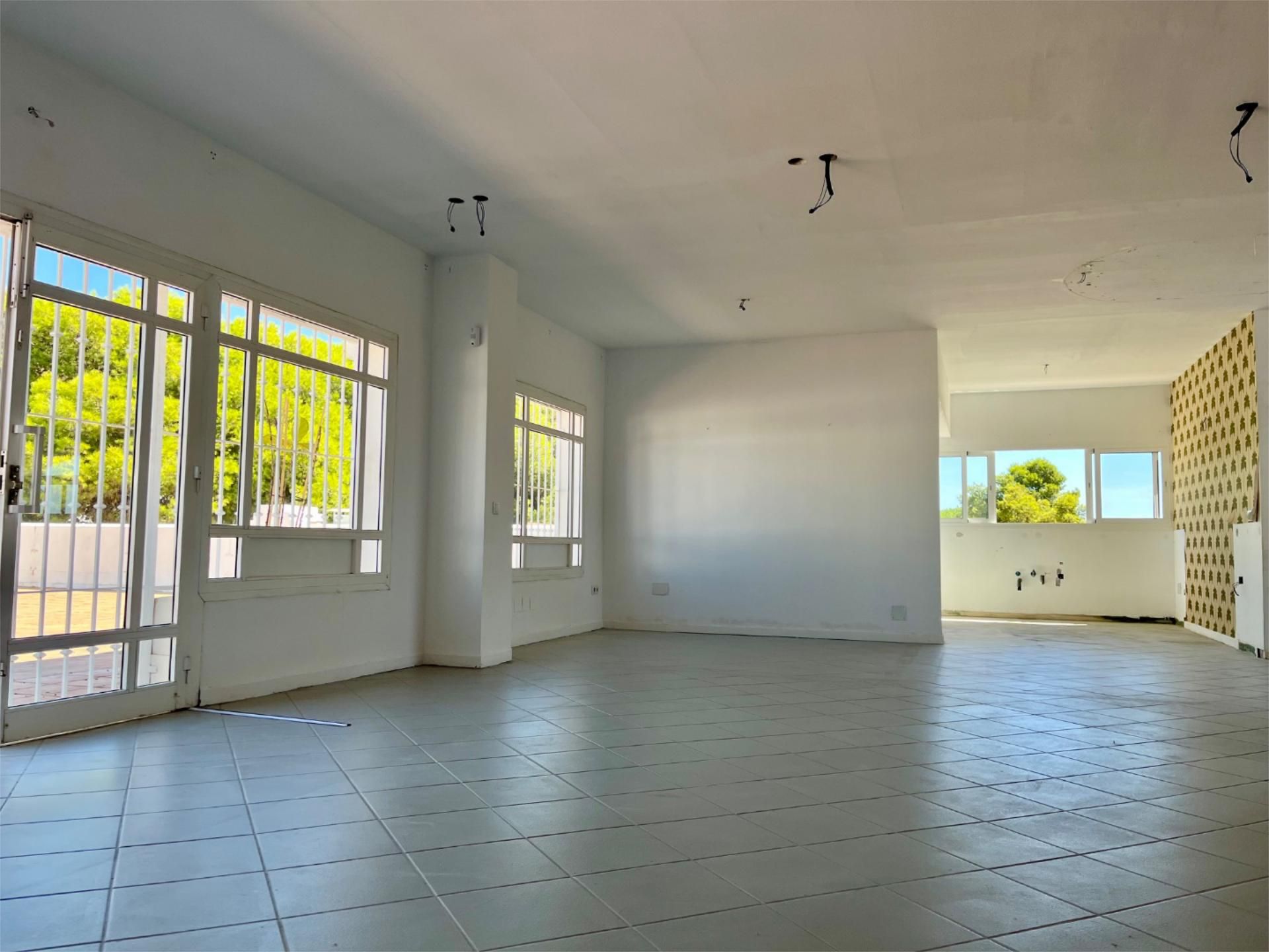 Local de lloguer a Calle de Sabinillas, 21, Paraiso - Barronal Local de lloguer en Estepona amb Aire condicionat