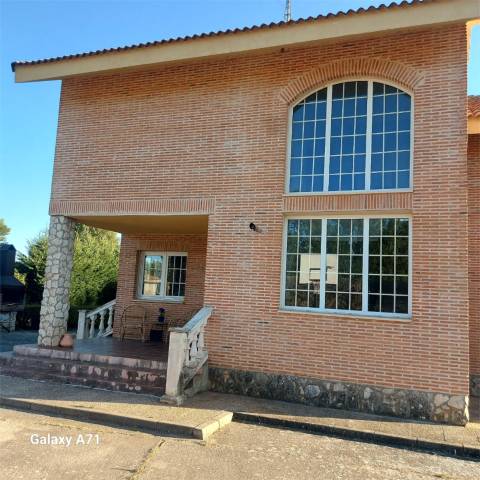 Casa-chalet en Venta en Calle Diseminados, 480 en Allendeduero