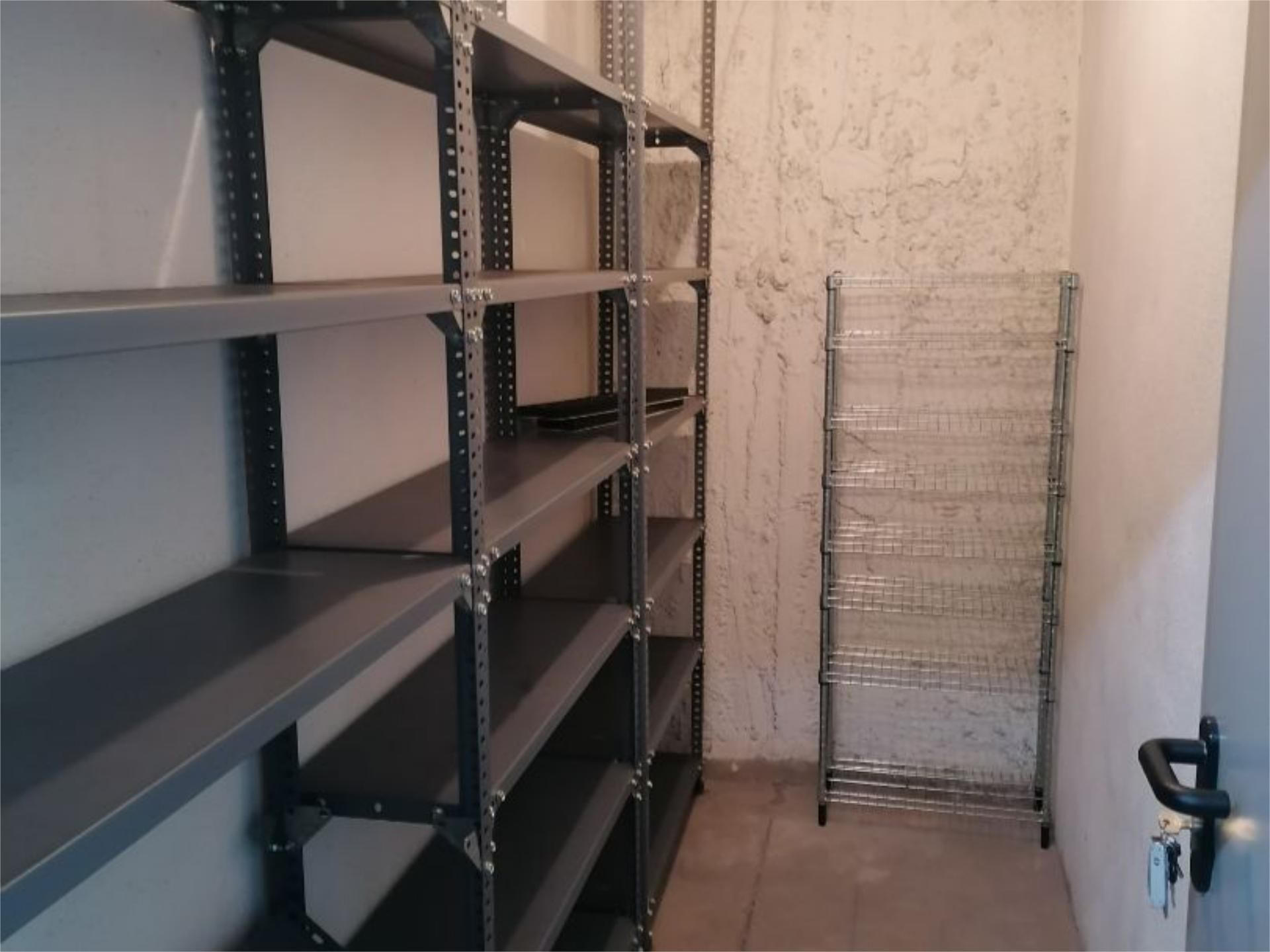 Box room to rent in Rubí