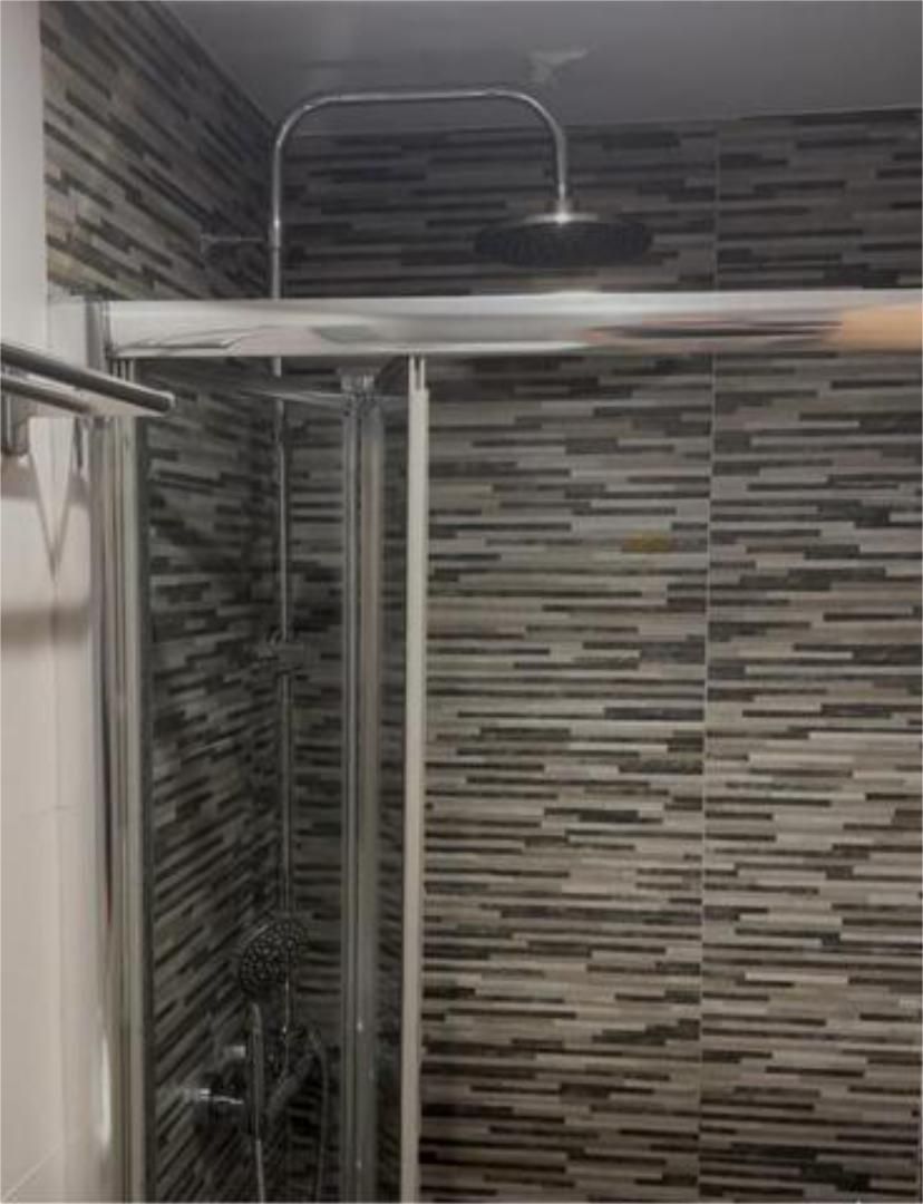 Baño de Piso para compartir en Redondela con Calefacción, Terraza y Amueblado