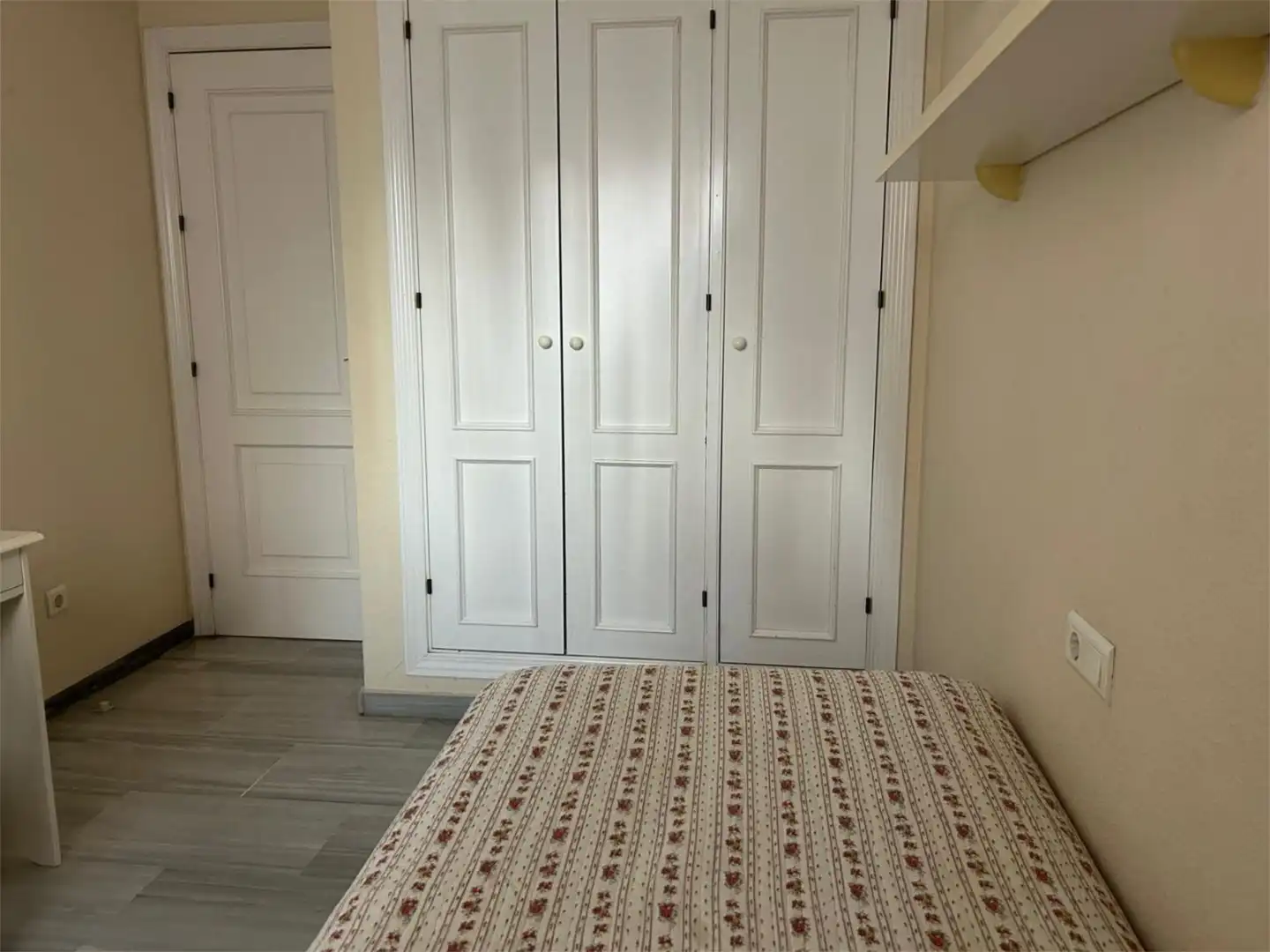 Bedroom of Flat for sale in Sevilla  with Air Conditioner, Terrace and Balcony