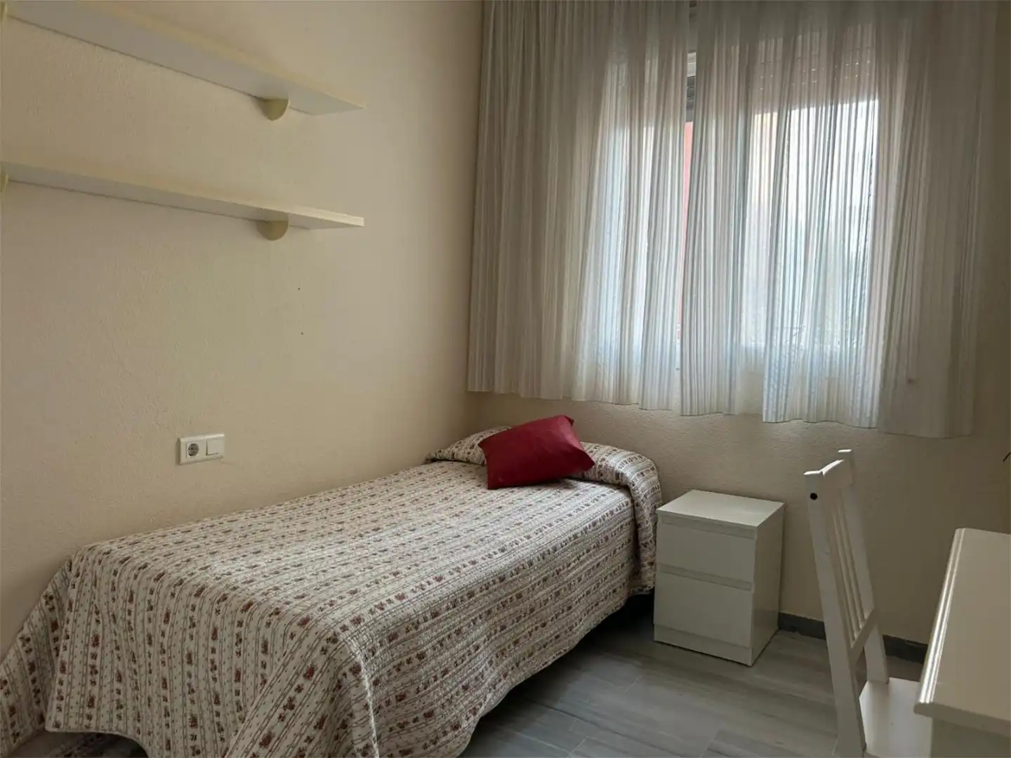 Bedroom of Flat for sale in Sevilla  with Air Conditioner, Terrace and Balcony