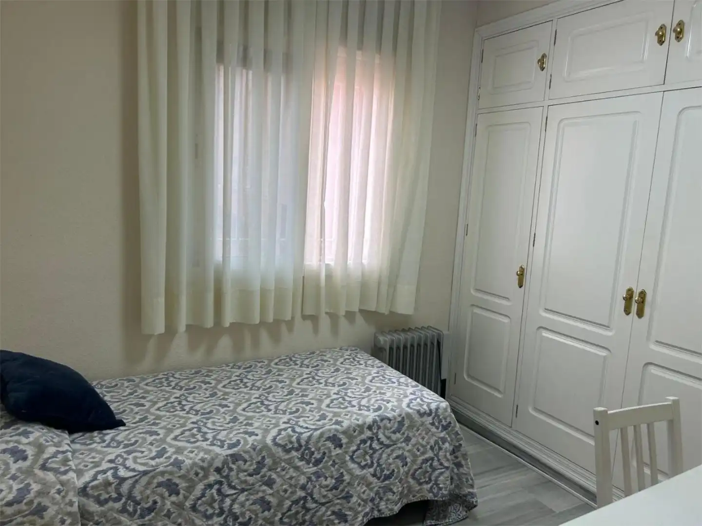 Bedroom of Flat for sale in Sevilla  with Air Conditioner, Terrace and Balcony